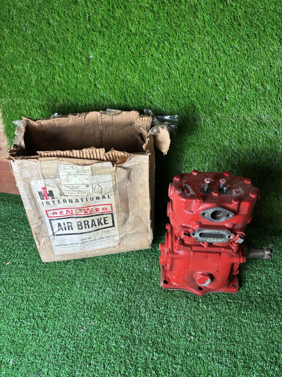INTERNATIONAL VINTAGE RENEWED AIR COMPRESSOR 990005C91