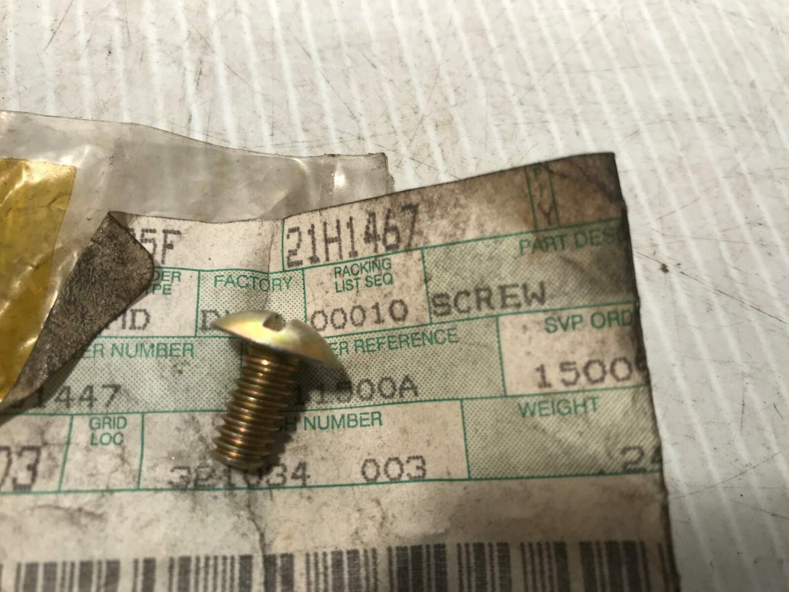 21H1467  GENUINE John Deere Original Equipment  QTY of 2   SCREW