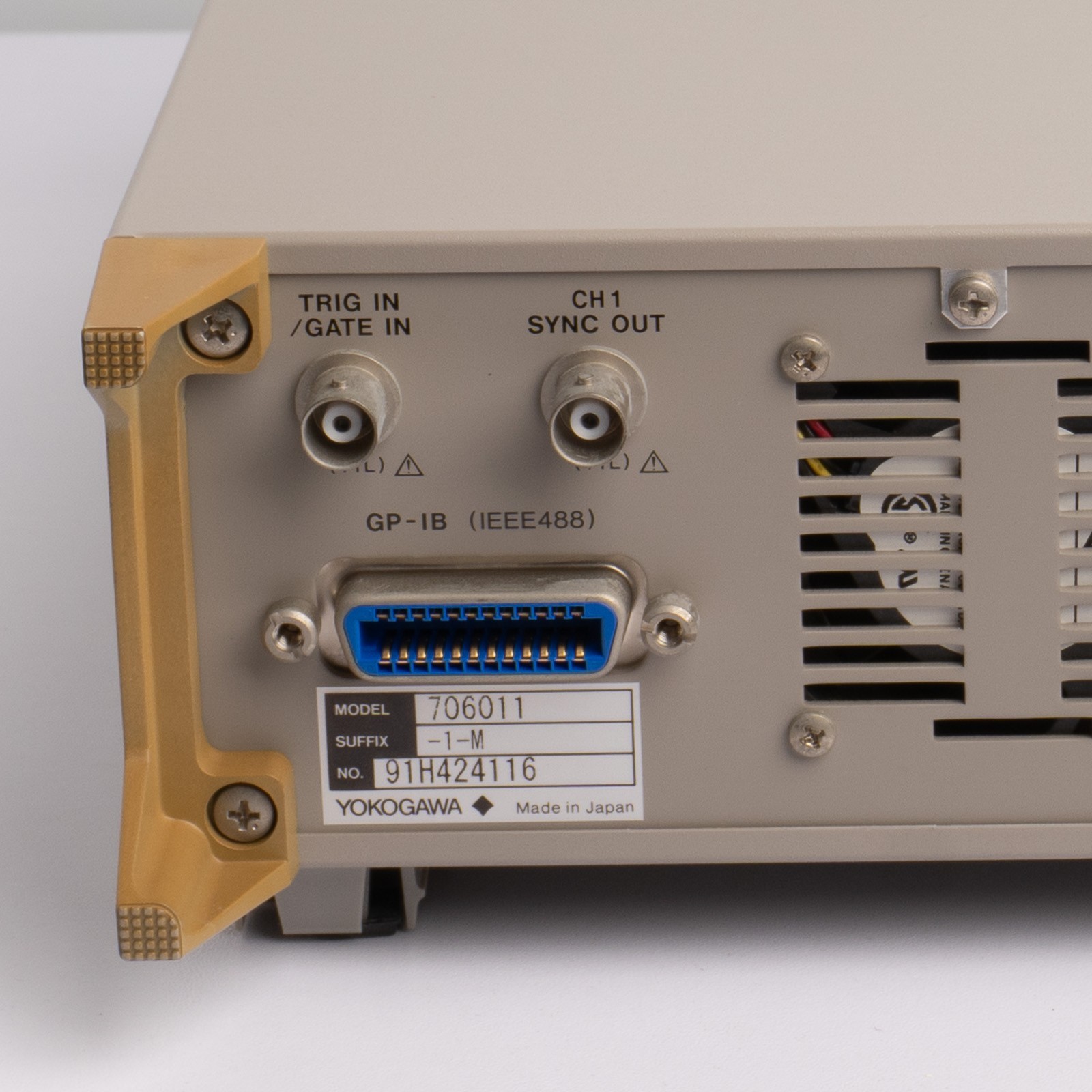 YOKOGAWA FG110 2MHz SYNTHESIZED FUNCTION GENERATOR W/Cables