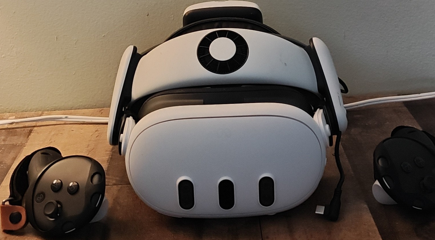 Quest 3 512GB VR Headset  Bobovr S3 pro strap and Knuckle Grip Controllers