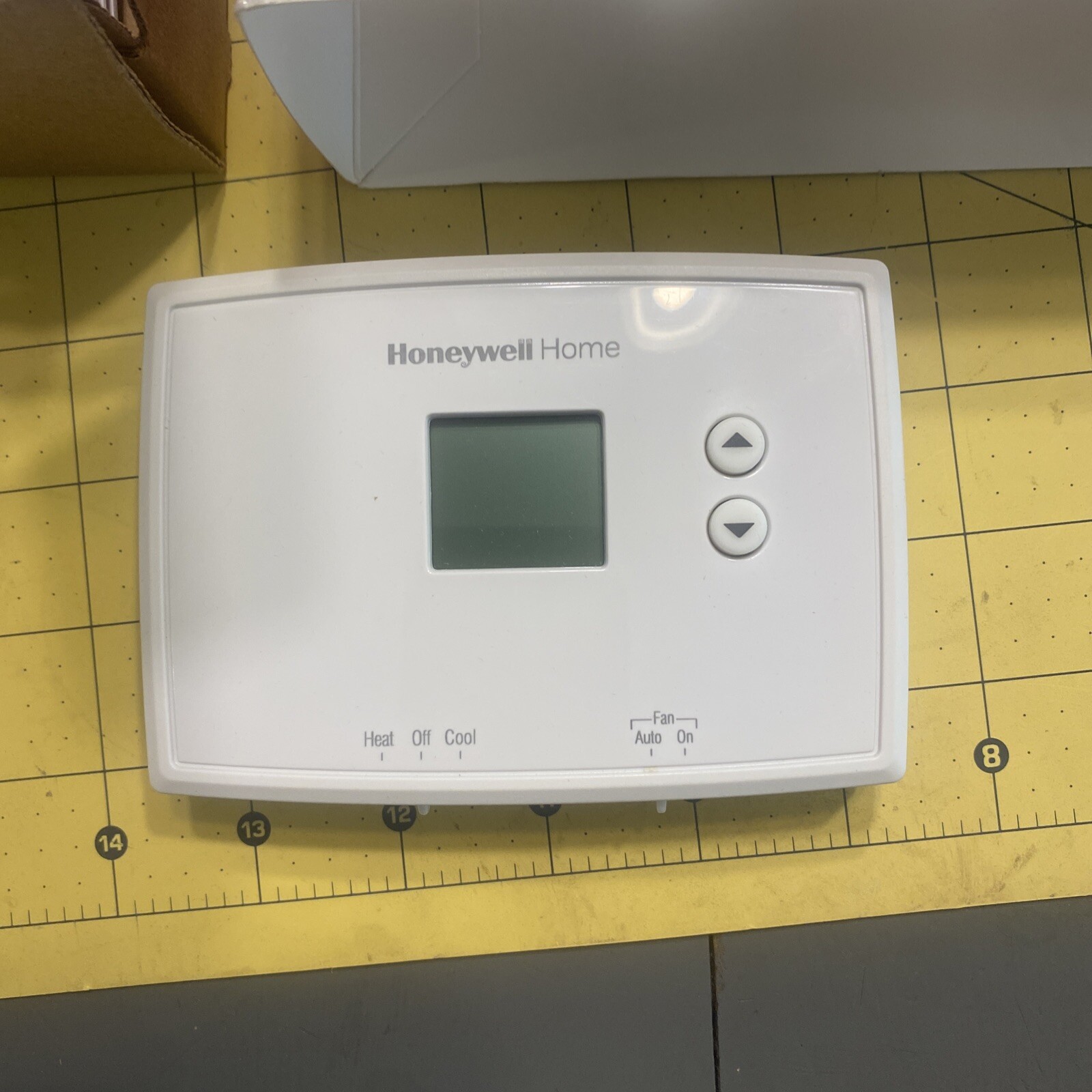 HONEYWELL HOME RTH111B HORIZONTAL NON-PROGRAMMABLE THERMOSTAT