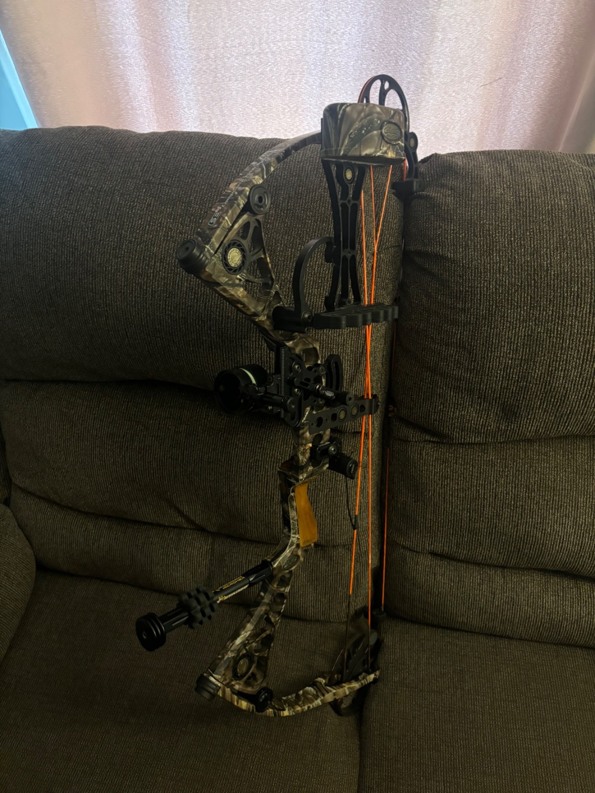 mathews dxt compound bow LH 28” 70lb draw