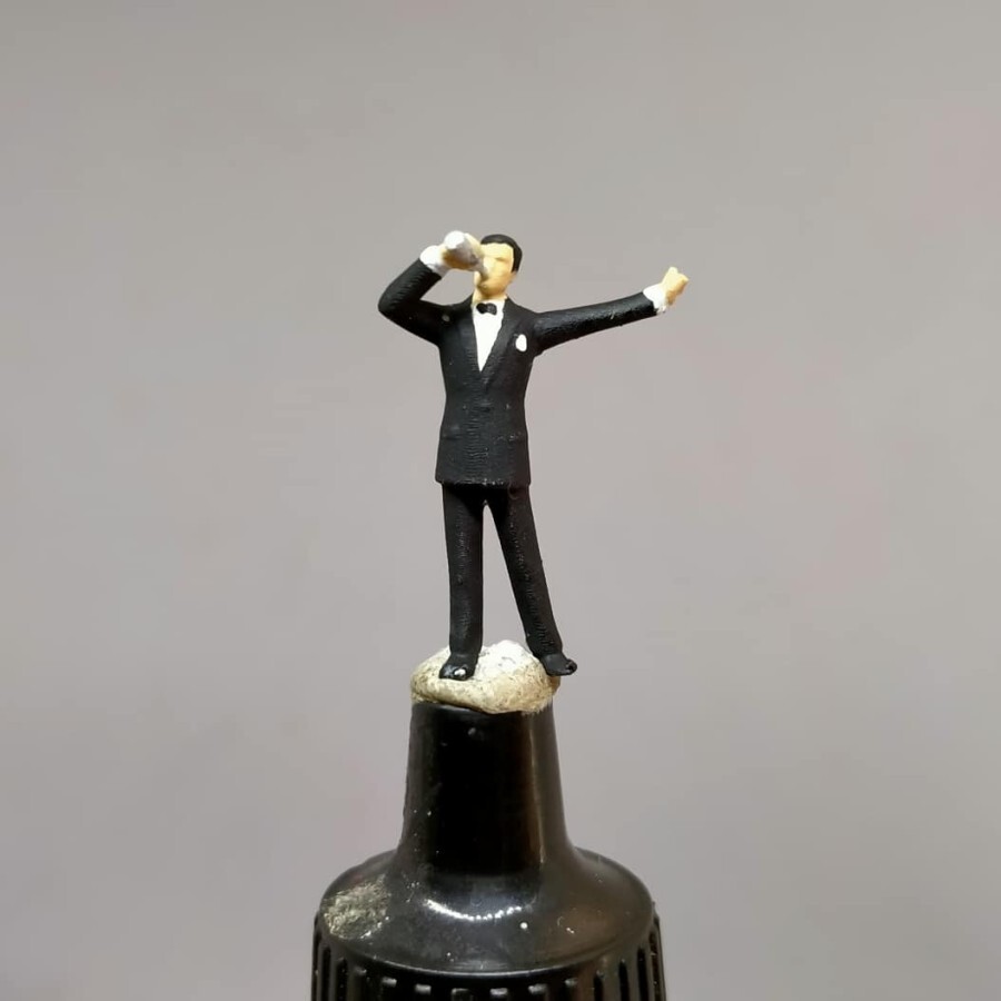 Man Drinking Beer HO 1:87 miniature figure not preiser
