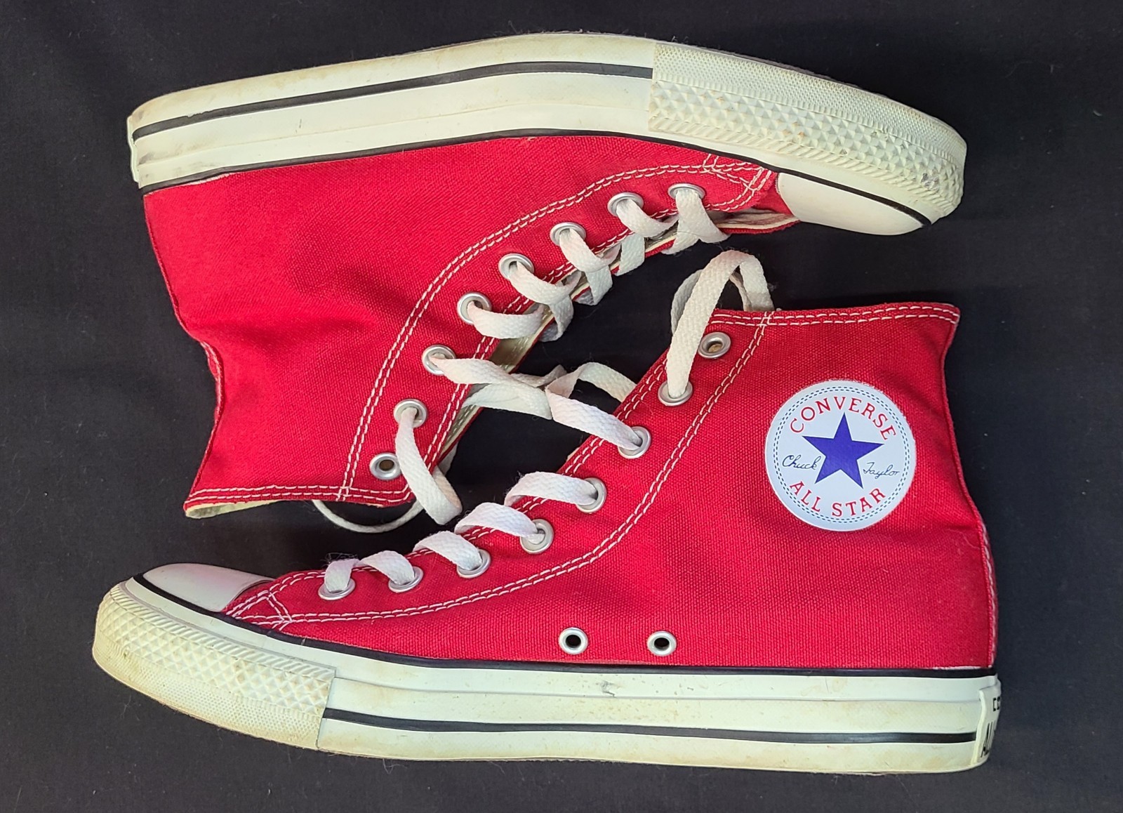Size 9 - Converse Chuck Taylor All Star High Classic Red
