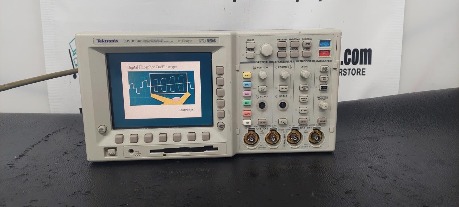 Tektronix TDS3034B 4 Channel Color Digital Phosphor Oscilloscope(as-is)