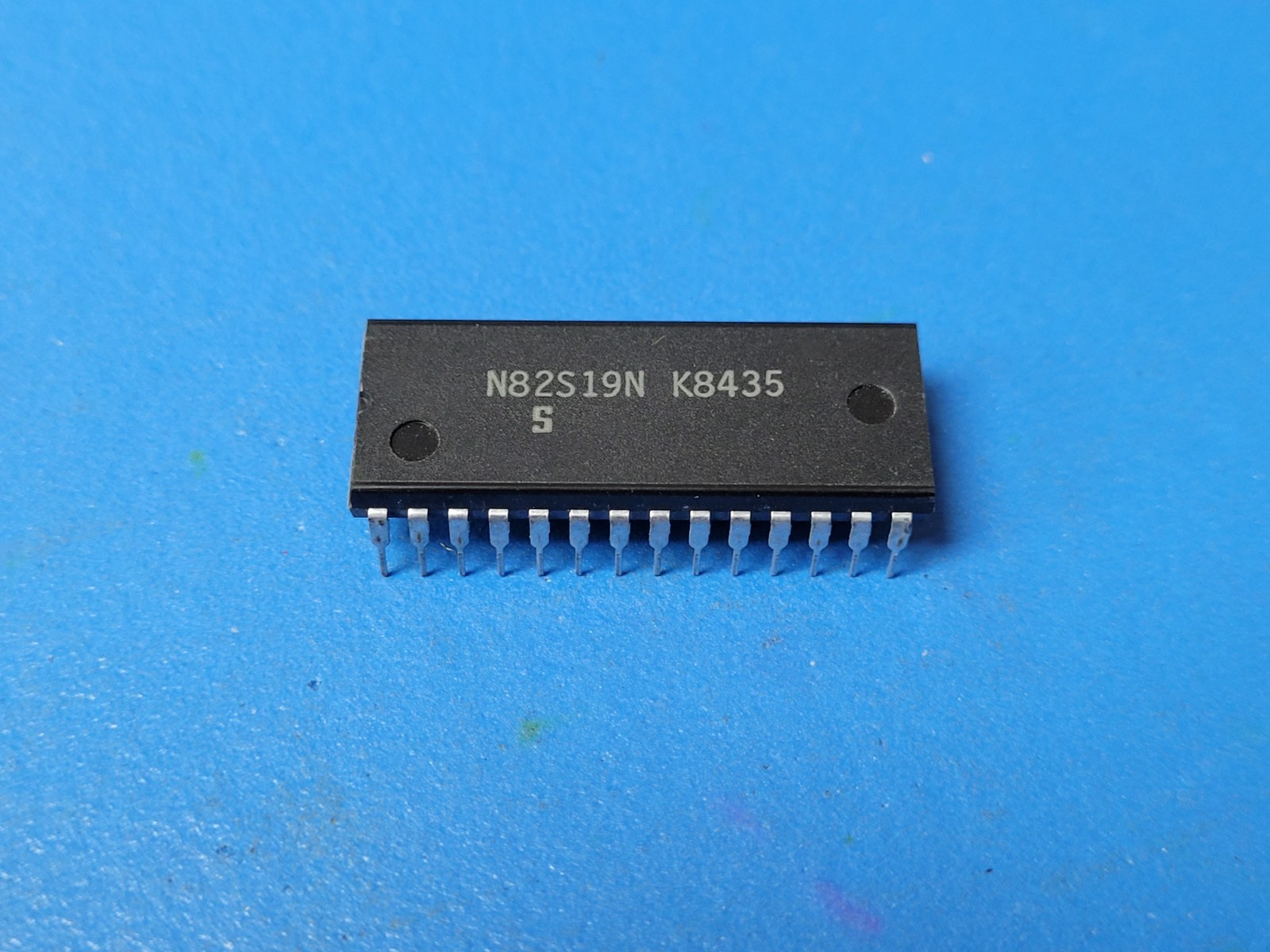 (1 PC) N81S19N SIGNETICS Standard SRAM, 64X9, 35ns, TTL, PDIP28