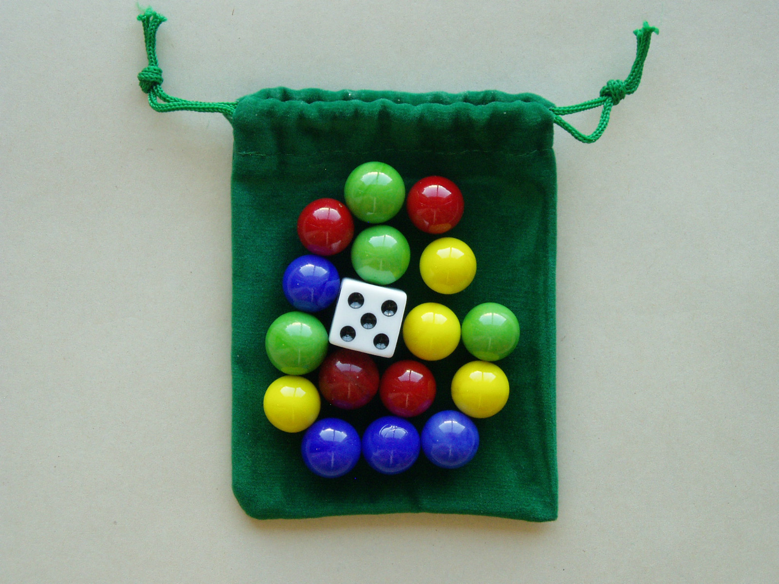 REPLACEMENT GAME MARBLES AND DICE 4 player 9/16 inch