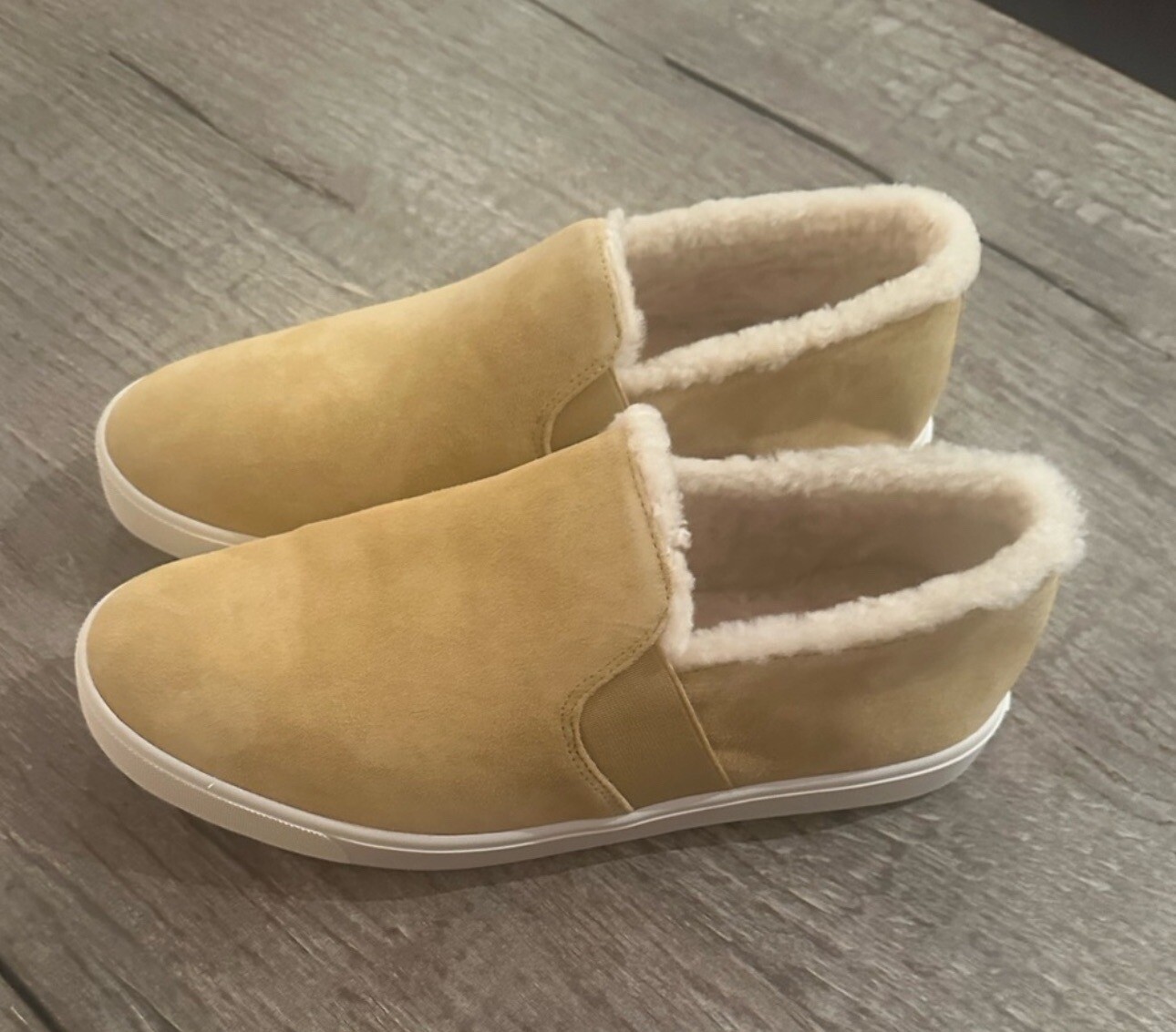 Vince Blaire Shirling Lined Suede Slip On Shoes. New in Box. Size 8.5.