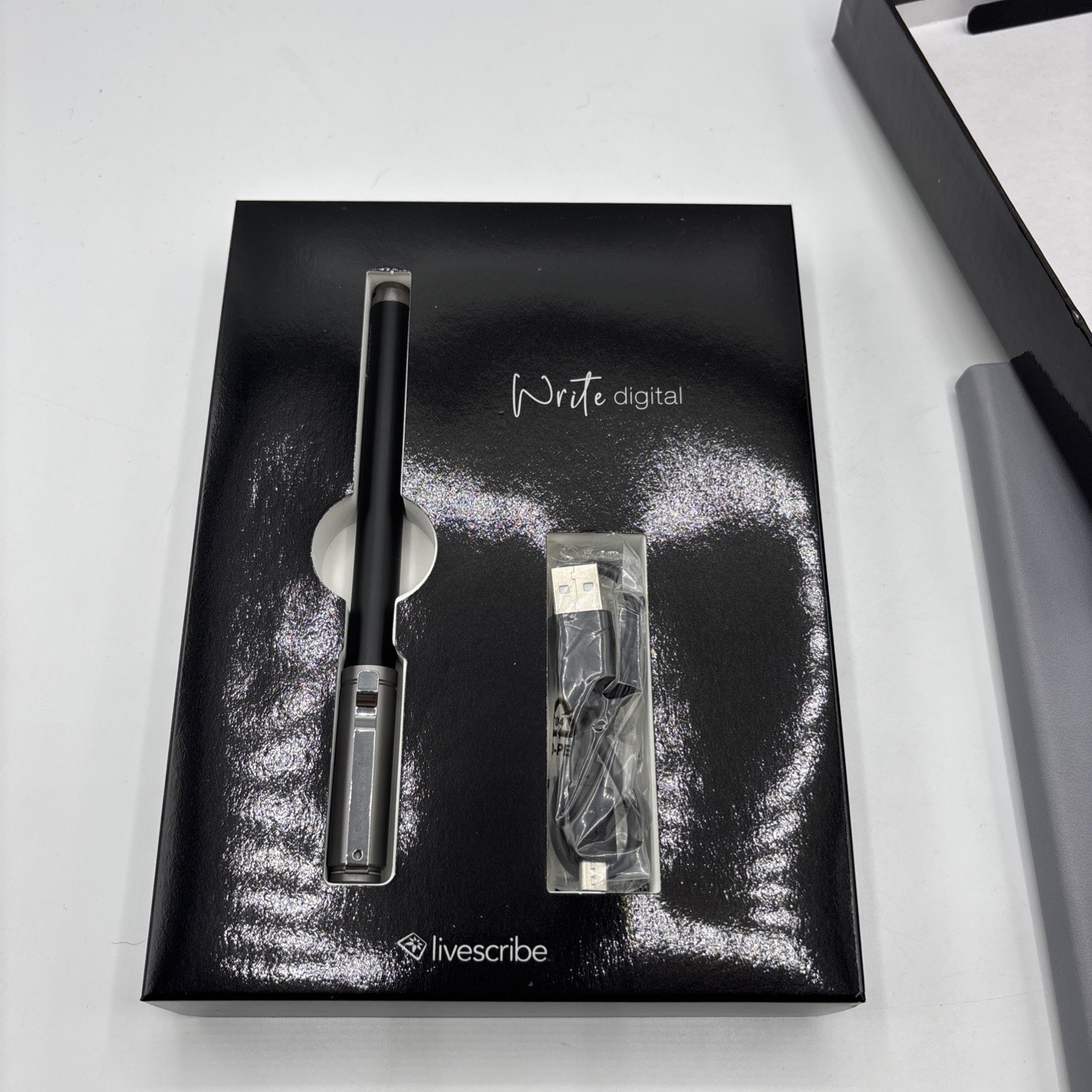 LIVESCRIBE BLACK DOLPHIN - Professional Edition Bluetooth Pen Digital Note READ