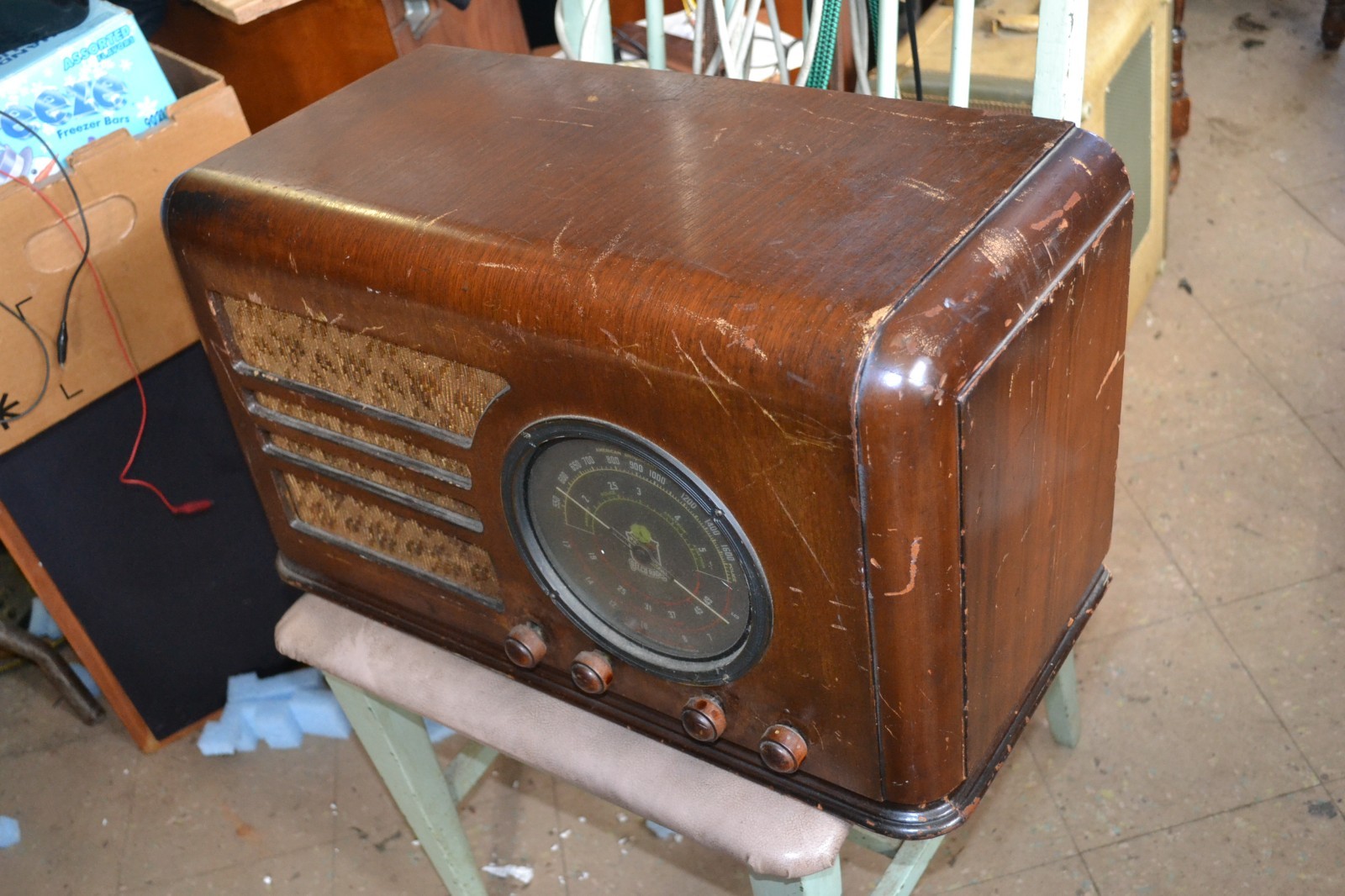 GM DELCO model R-6111 in nice restorable condition original knobs not tested
