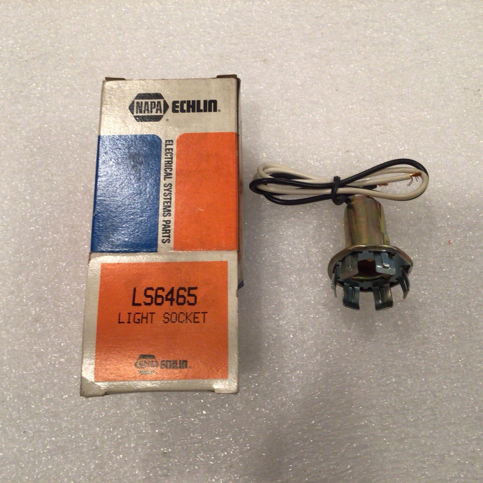 New Napa Echlin Light Socket LS6465