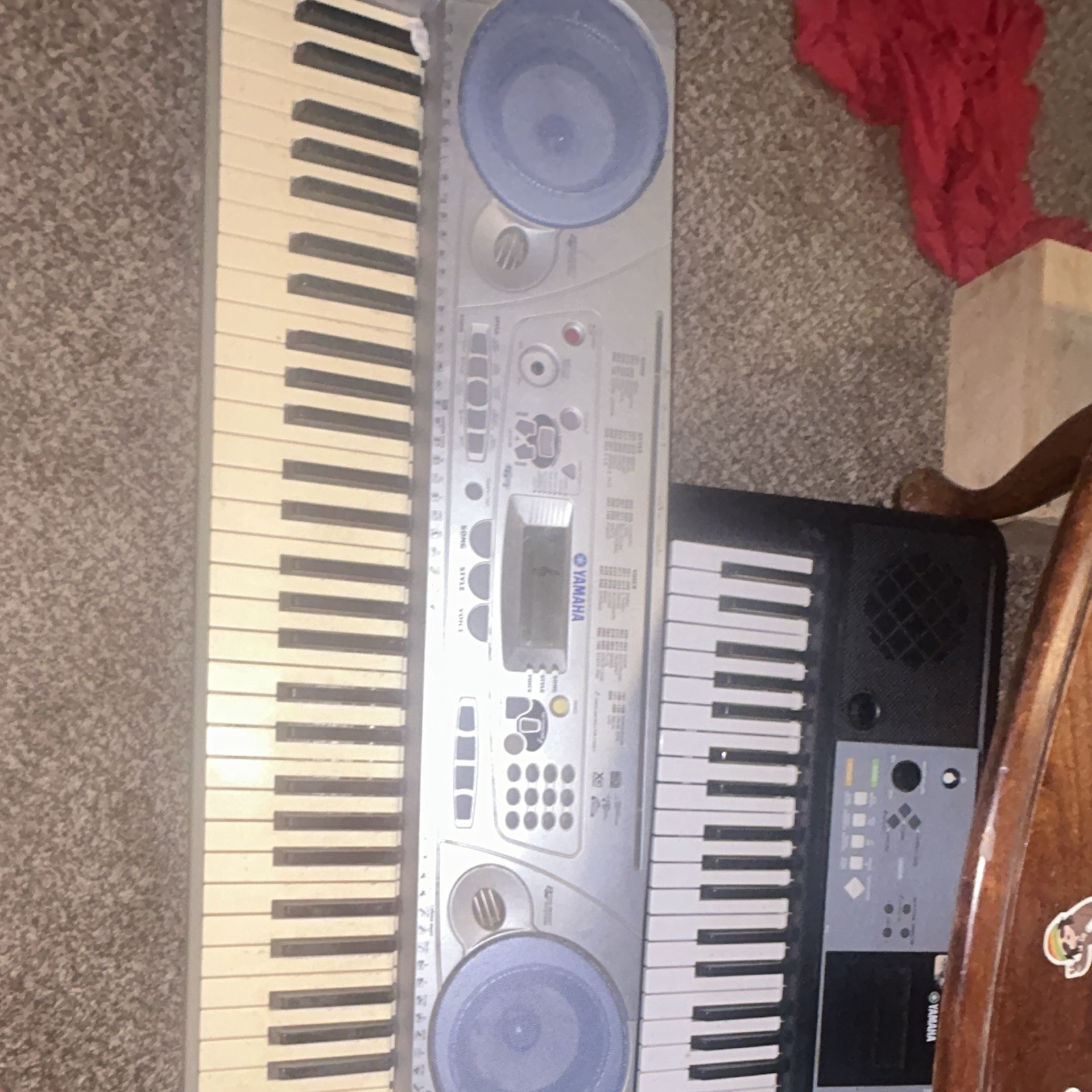 Yamaha 61-Key Electronic Keyboard w/ Built-In Speakers, Silver/Black