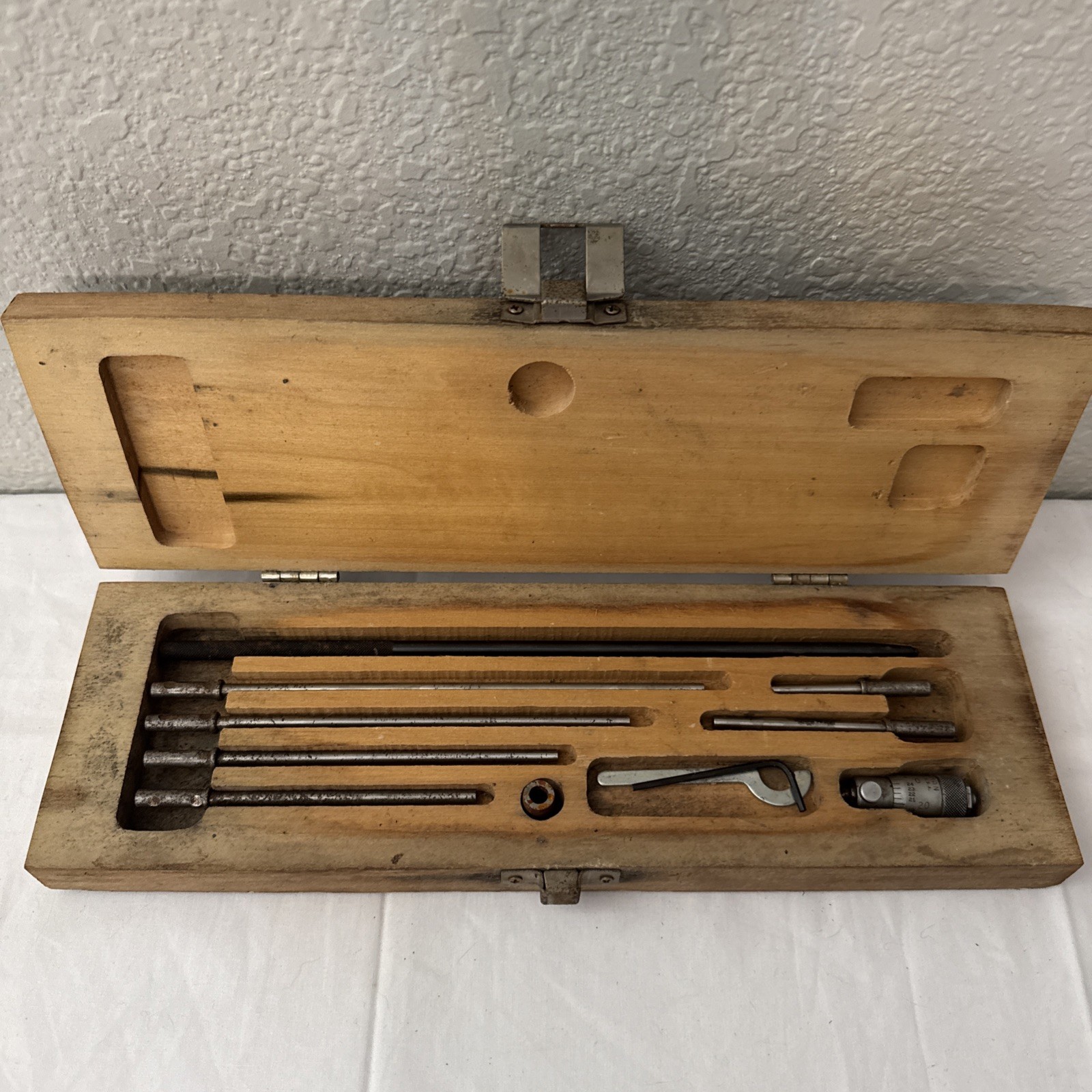 VINTAGE SEARS CRAFTSMAN DEPTH MICROMETER INDICATOR PRECISION MEASURING TOOLS.