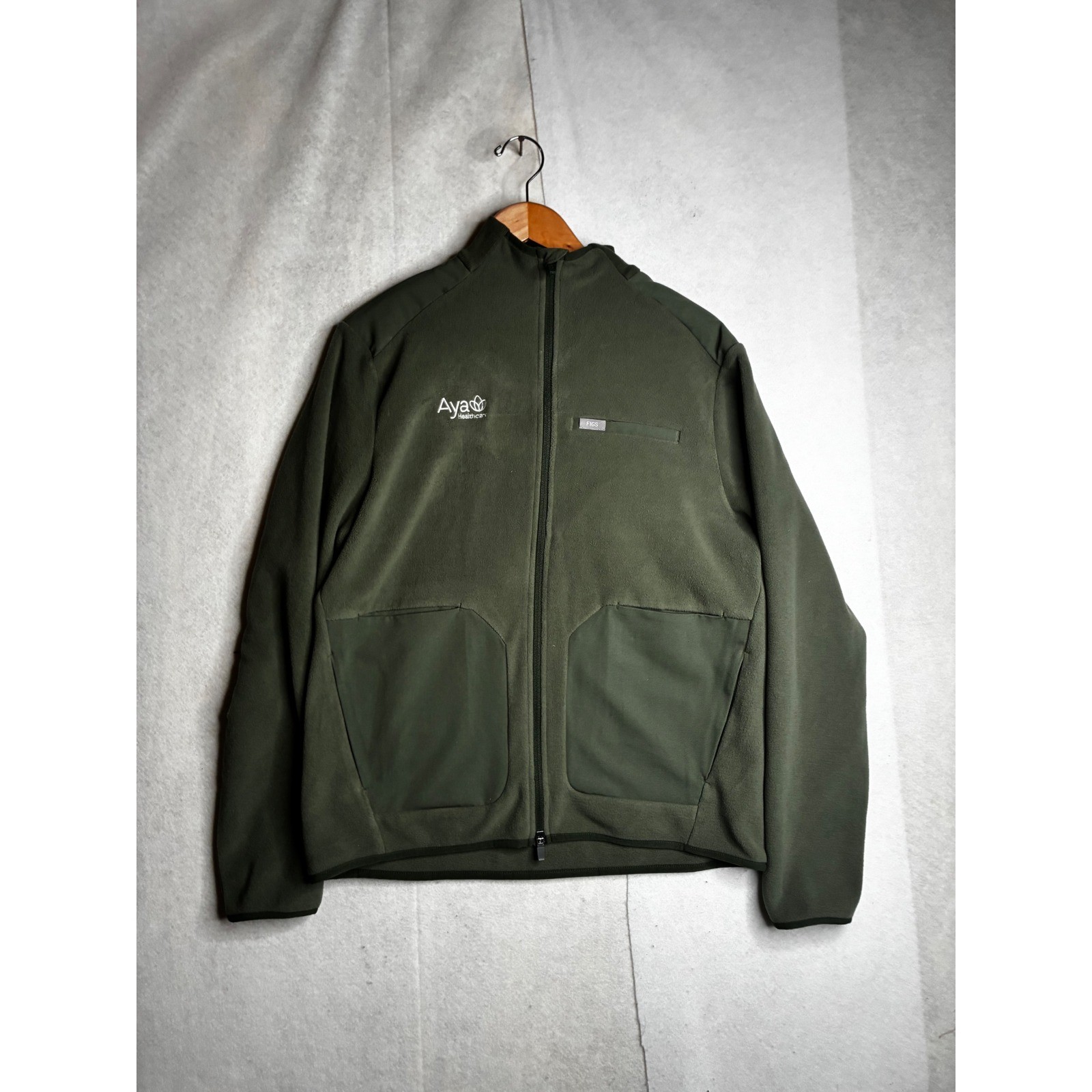 FIGS Aya Healthcare Primaloft Fleece Scrub Jacket Mens M Olive Green MXXOW1007