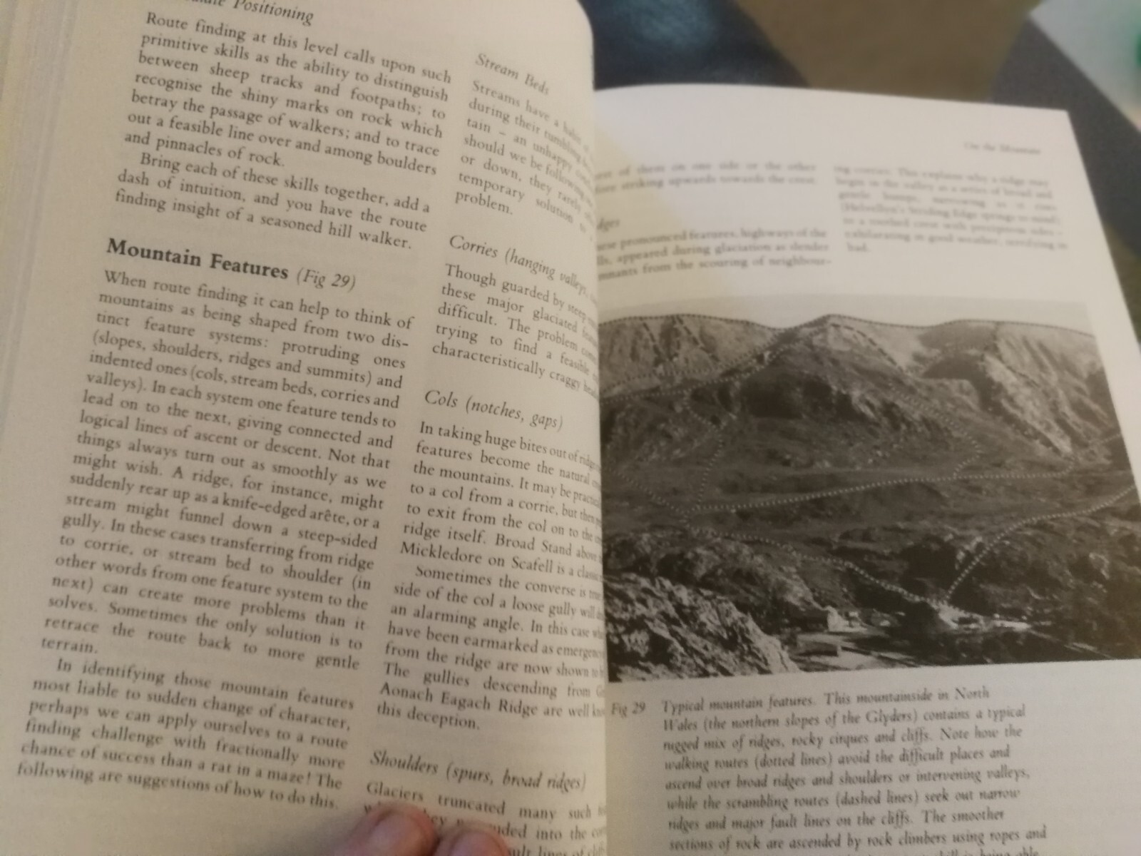 The Hillwalkers Handbook - Steve Ashton
