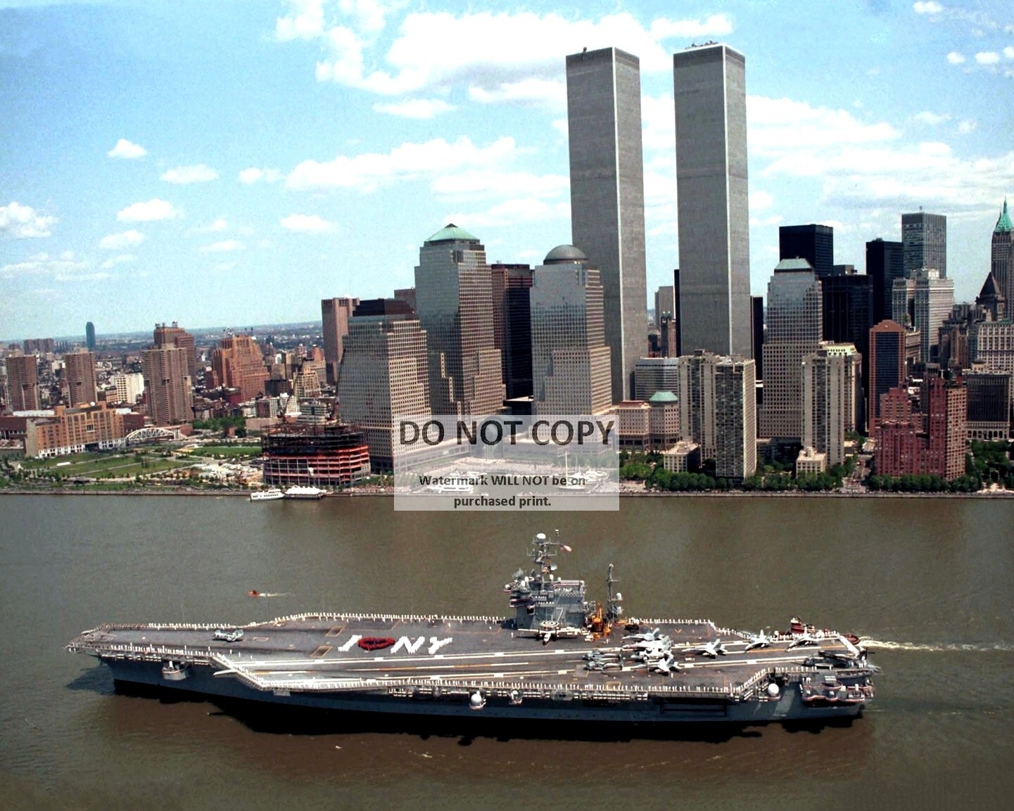 USS JOHN F. KENNEDY WITH WORLD TRADE CENTER IN BACKGROUND - 8X10 PHOTO (ZZ-606)