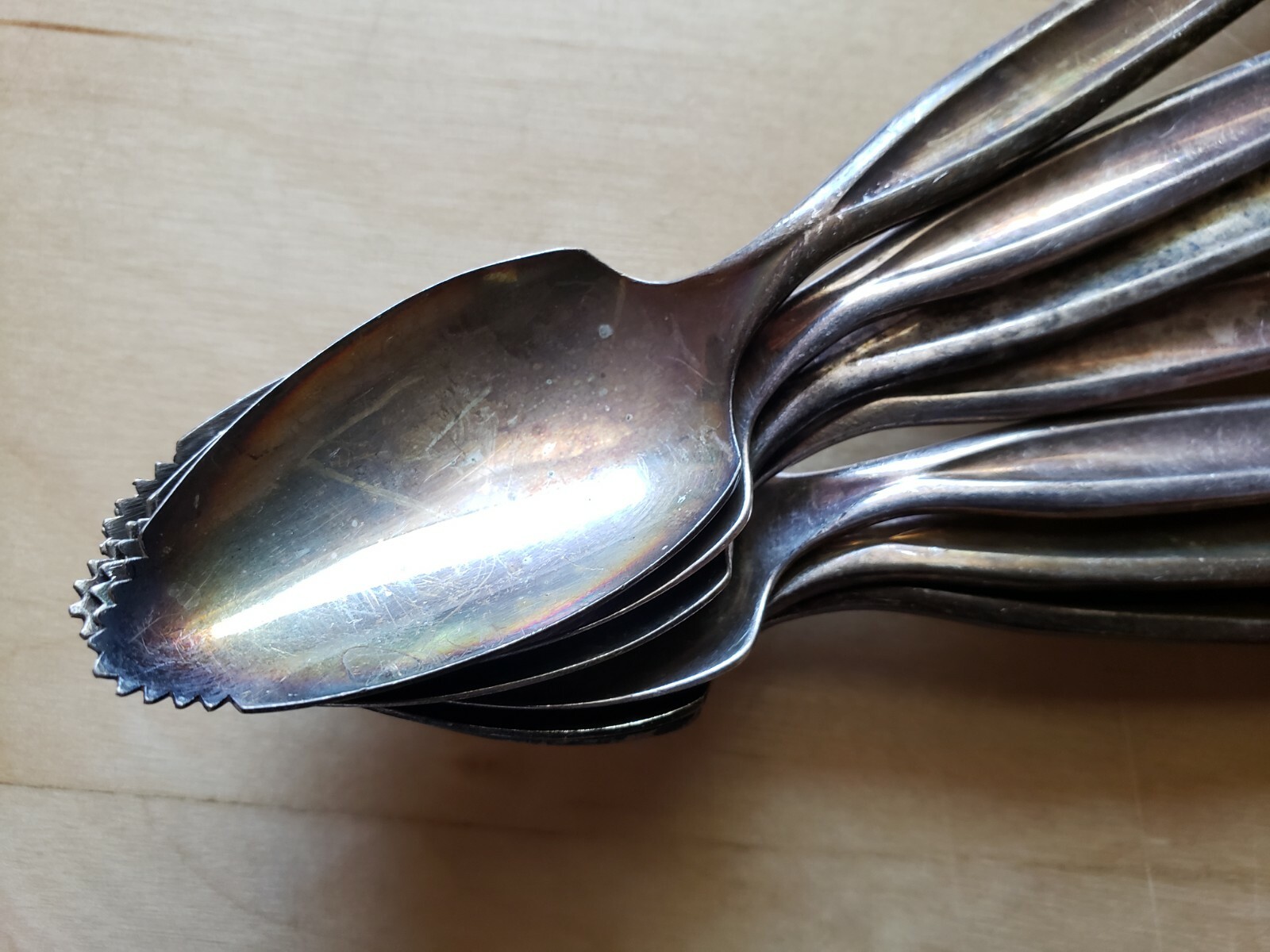 6 Vintage Collectible ANTIQUE SPOONS 6", Wm ROGERS MFG CO SILVER PLATE