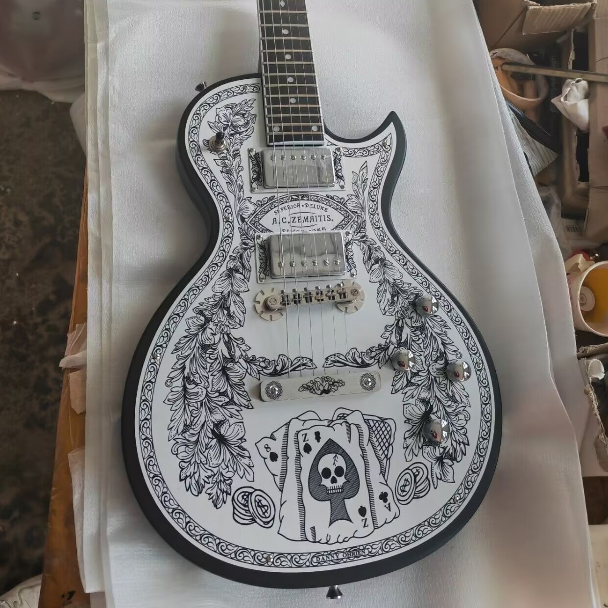 24 Fret Electric Guitar ZEMAITIS Aluminum Plate Metal Front Professional Guitar