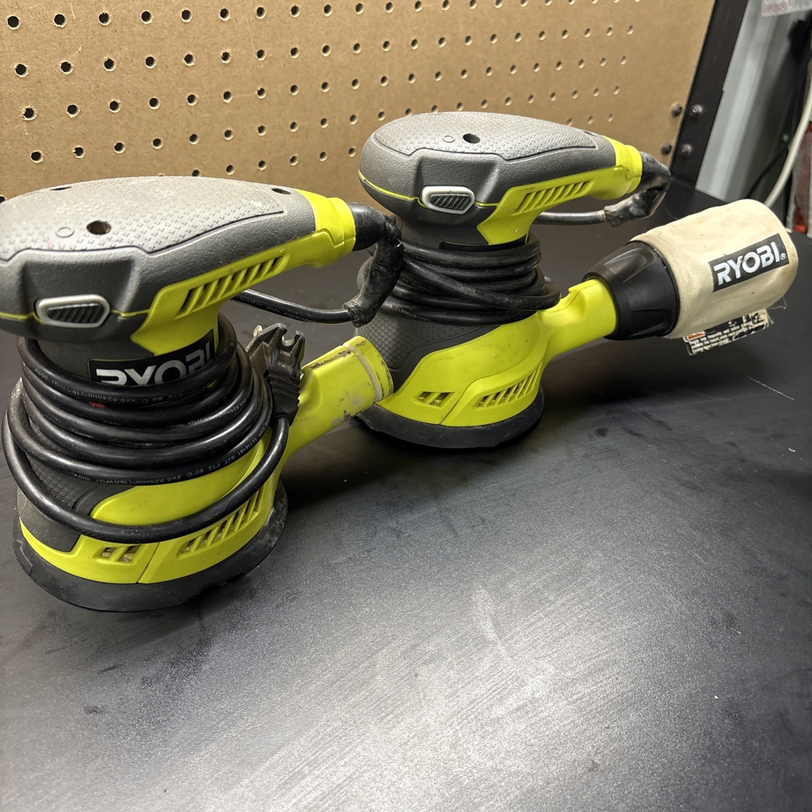 2 Ryobi Wood Sanders Rs290G 120v 60HZ 2.6A In Working Condition Free Shipping