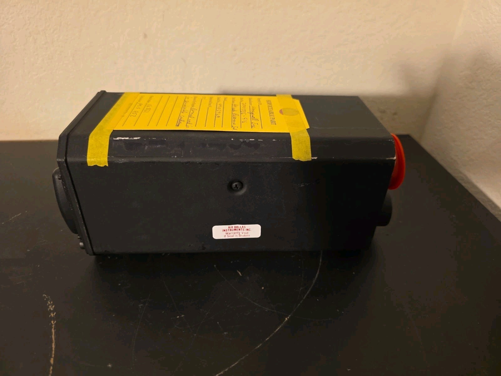 P/N 7000836-916 AUGUSTA A109E COPILOT ATTITUDE REFERENCE INDICATOR - SERVICEABLE