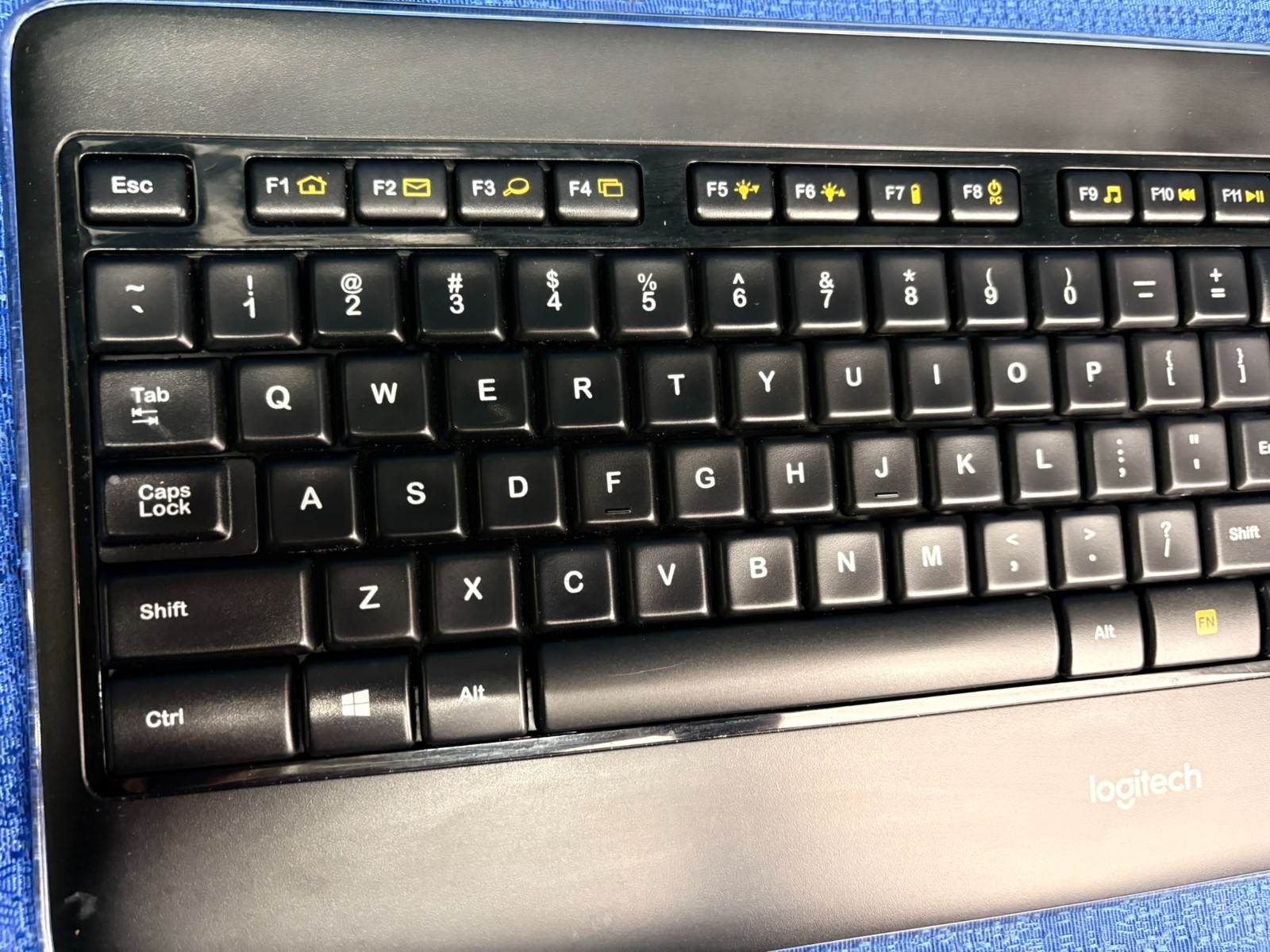 Logitech K800 Wireless Lighted Keyboard Black/White w/ Unifying Receiver