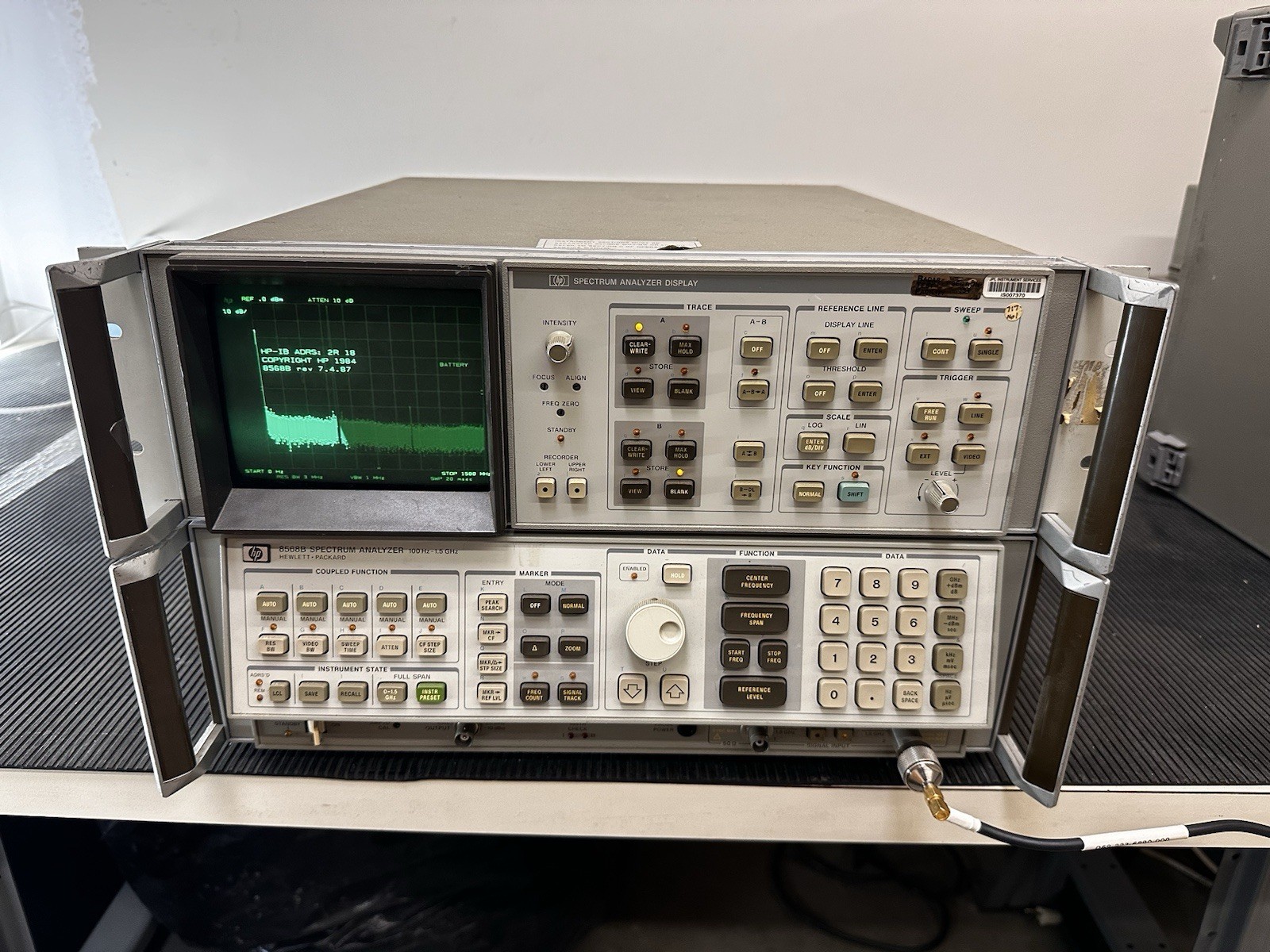 HP 8568B Spectrum Analyzer / 85662A Display Unit & Interconnect cables Read