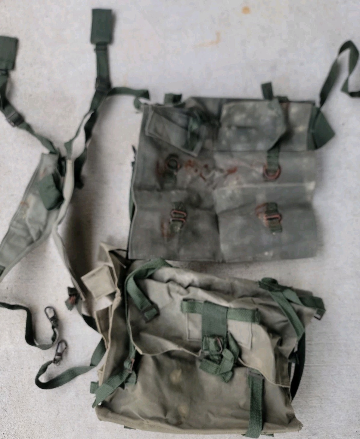 Iraqi Army issue OD Canvas M58 rucksack With Suspenders Oif Desert Storm Rusted