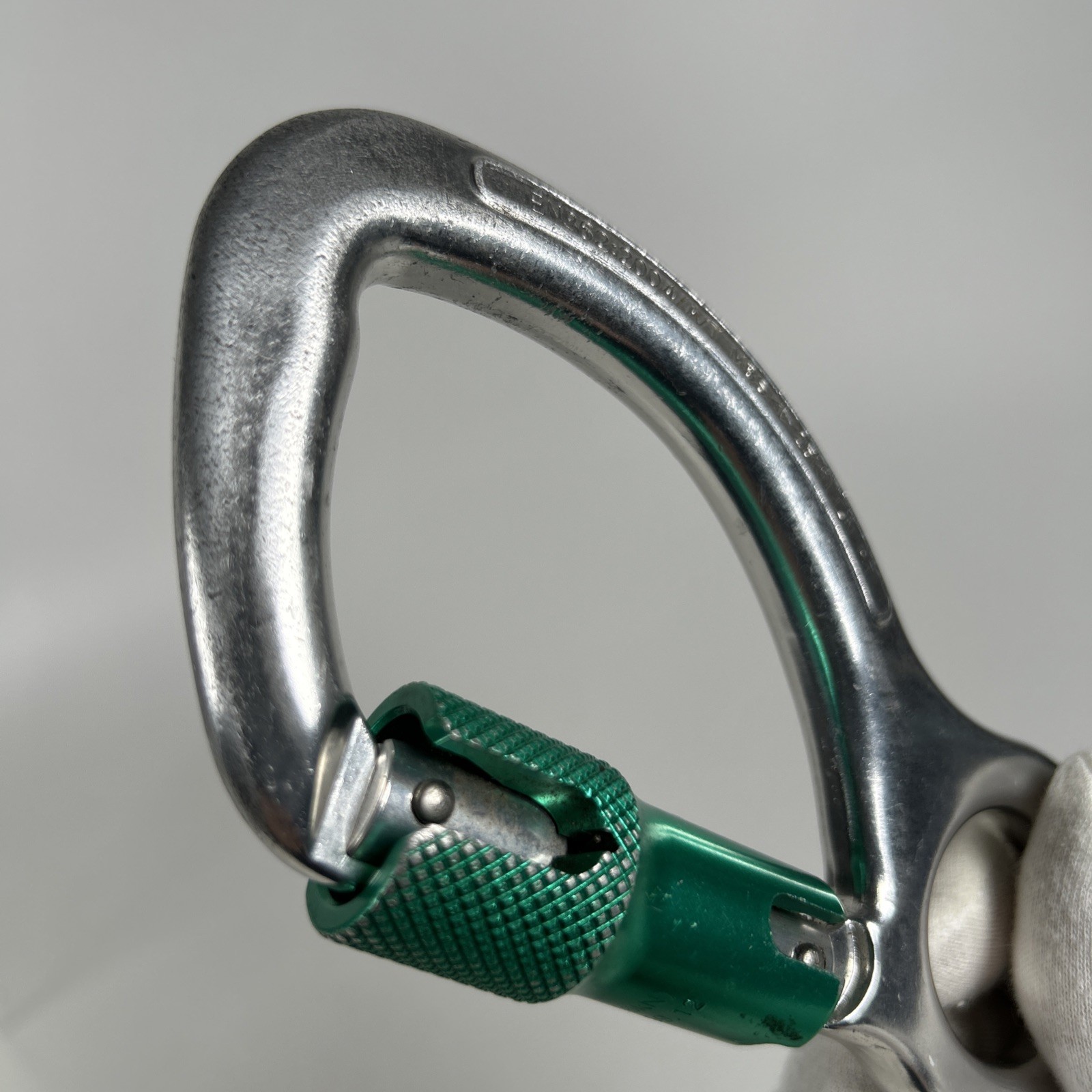Captive Eye Locksafe Carabiner, Twistlock, Aluminum Gate Strength 3600lbs
