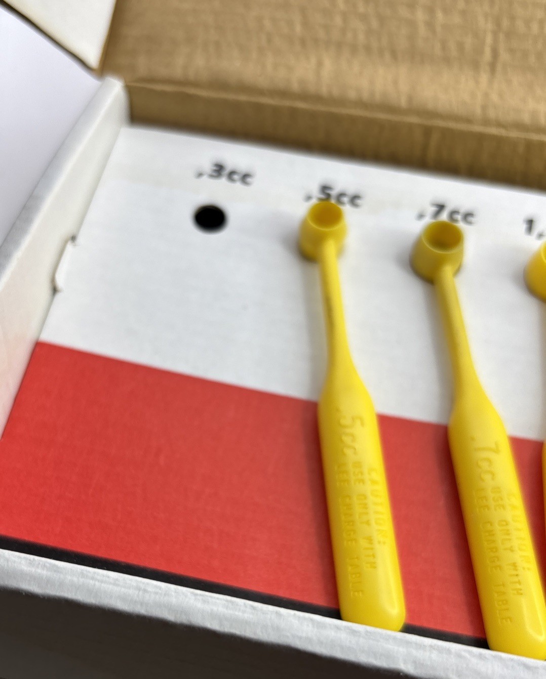 Lee Powder Measure Kit 14 Measures with Slide Card