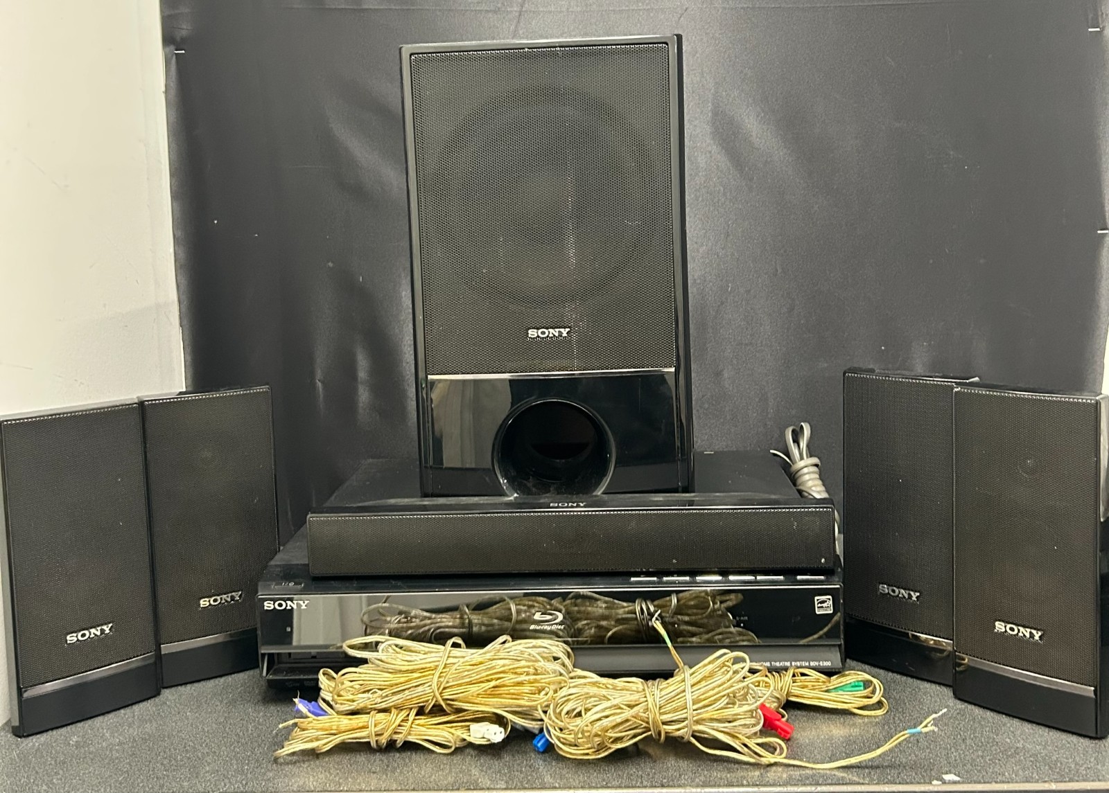 Sony BD/DVD Receiver BDV-E300 W/6 Speakers + Cords PARTS/REPAIR ONLY FREE SHIP