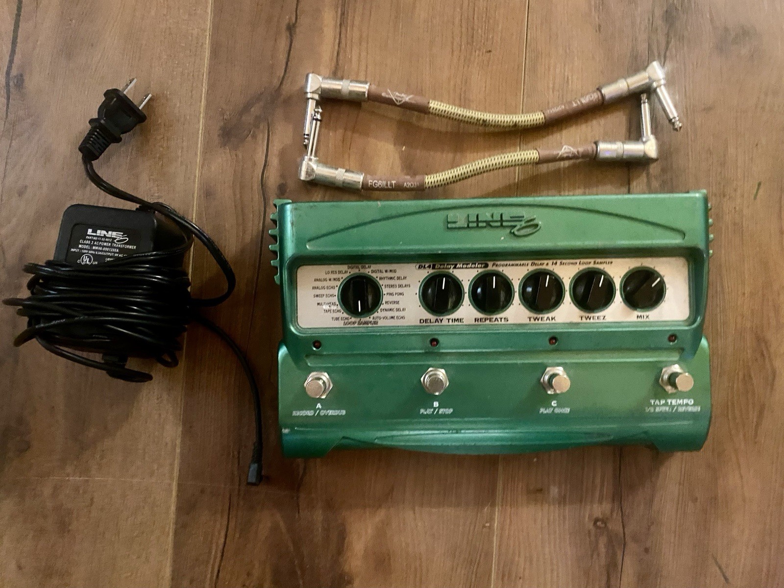Line 6 DL4 Delay Modeler Guitar Pedal  -Tested Working +Power Supply  +2 cables