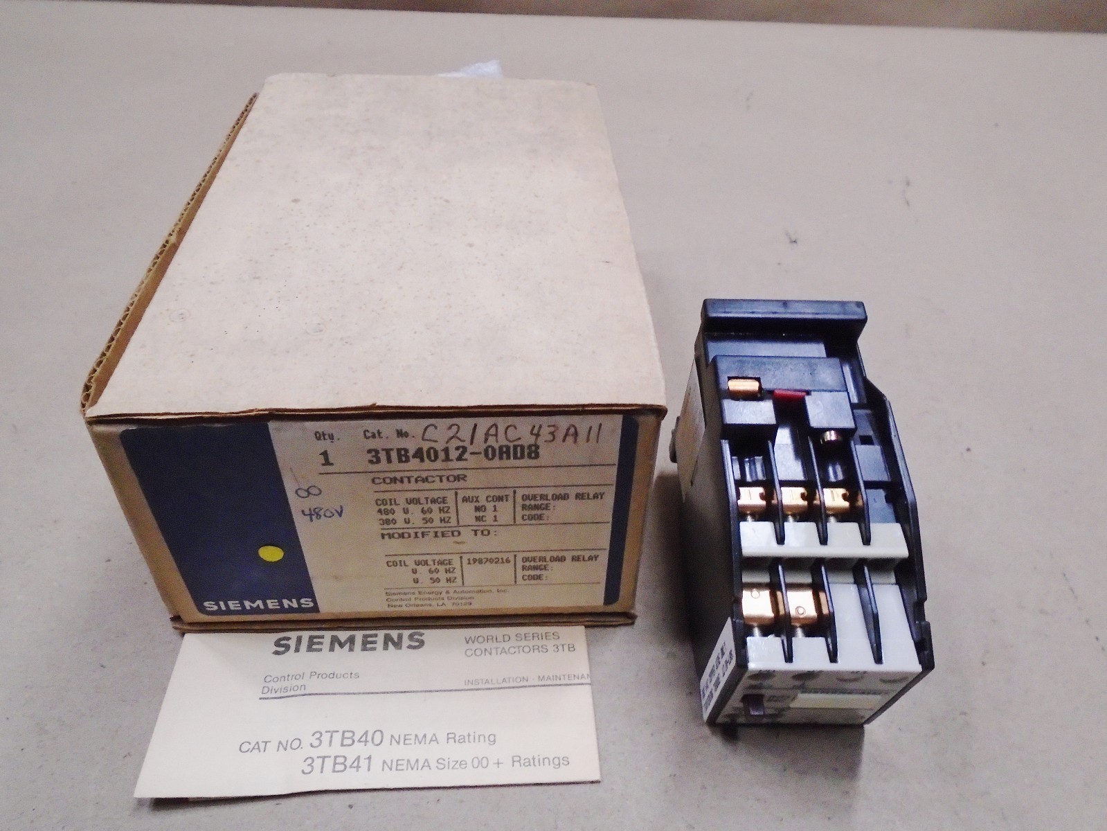 NEW Siemens 3TB4012-0A D8 Contactor 9 Amp 600 Volt AC Max 1 NO 1 NC