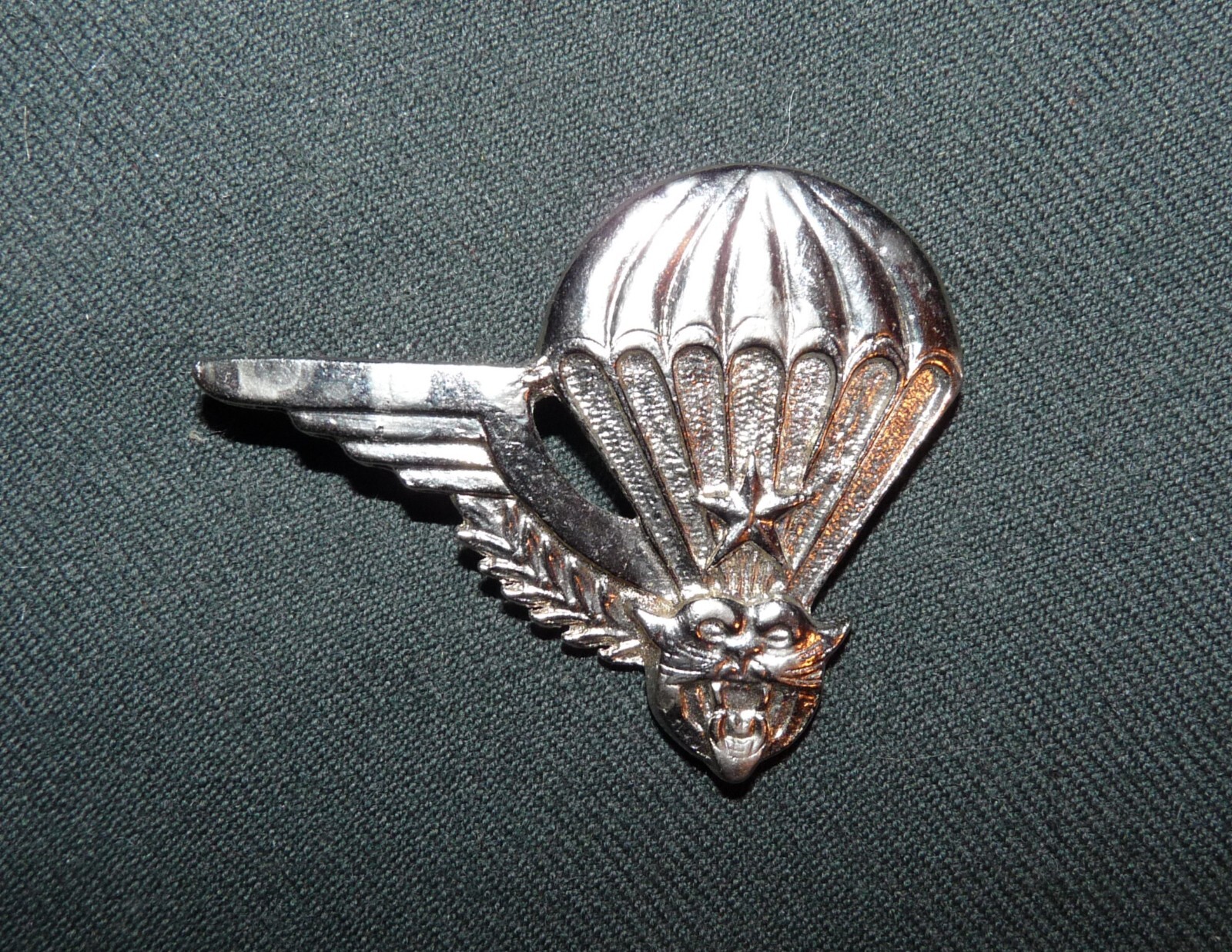 Republic of Zaire Locally-made Metal Airborne Parachutist "B" Wing (enlisted)