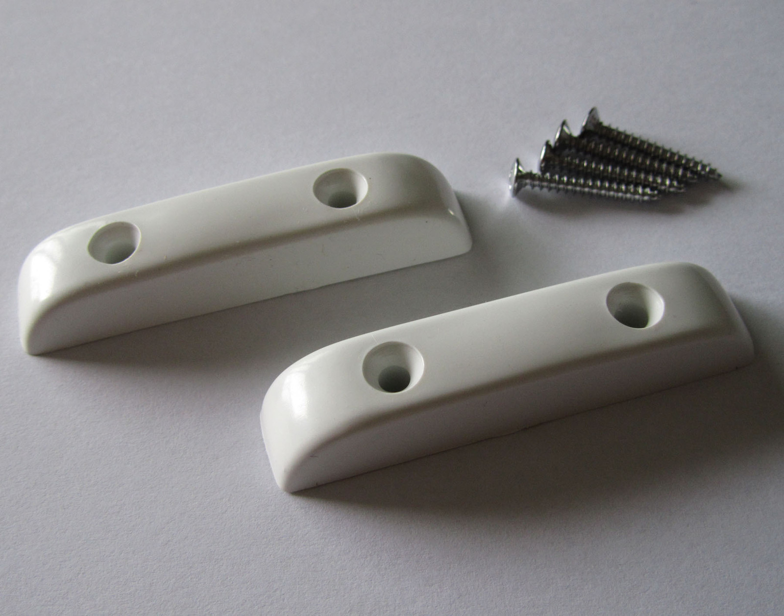 2x Plastic White Thumb Rest Thumbrest for Precision Bass Jazz Bass Guitar