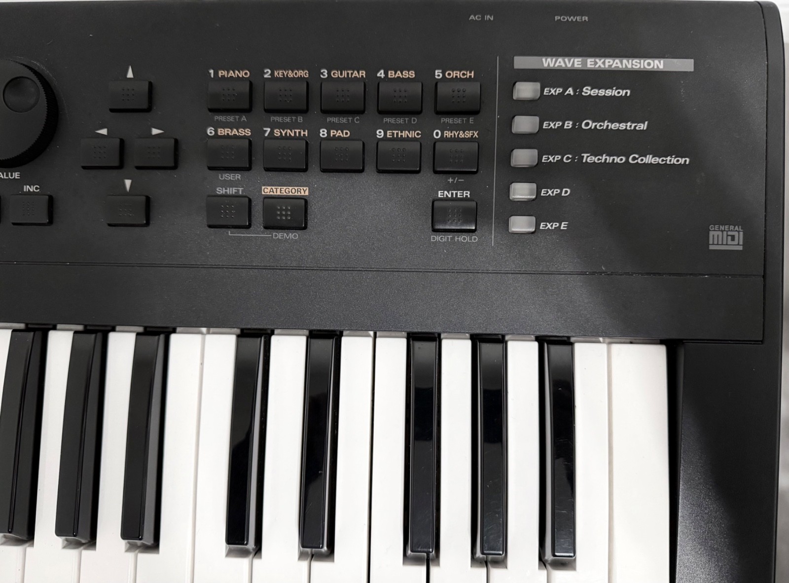Roland XP-30 keyboard