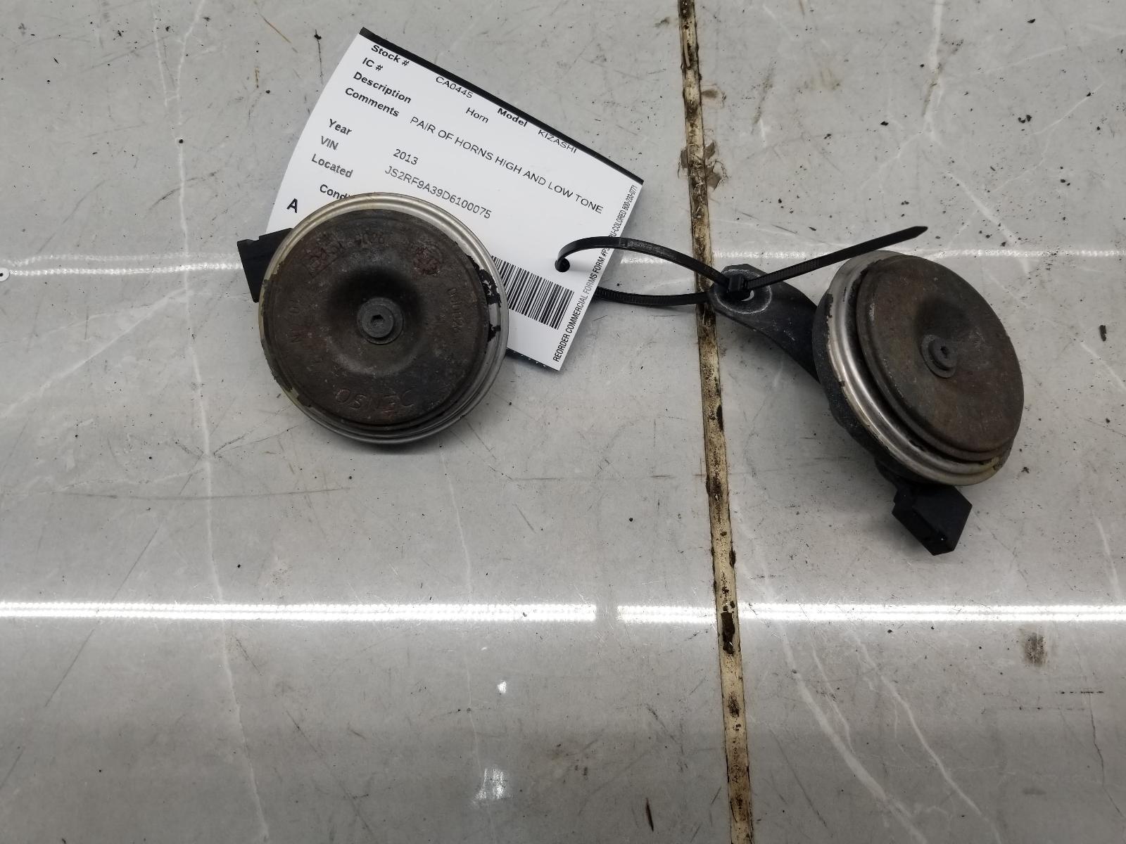 2013 SUZUKI KIZASHI PAIR OF HORNS HIGH AND LOW TONE #008337