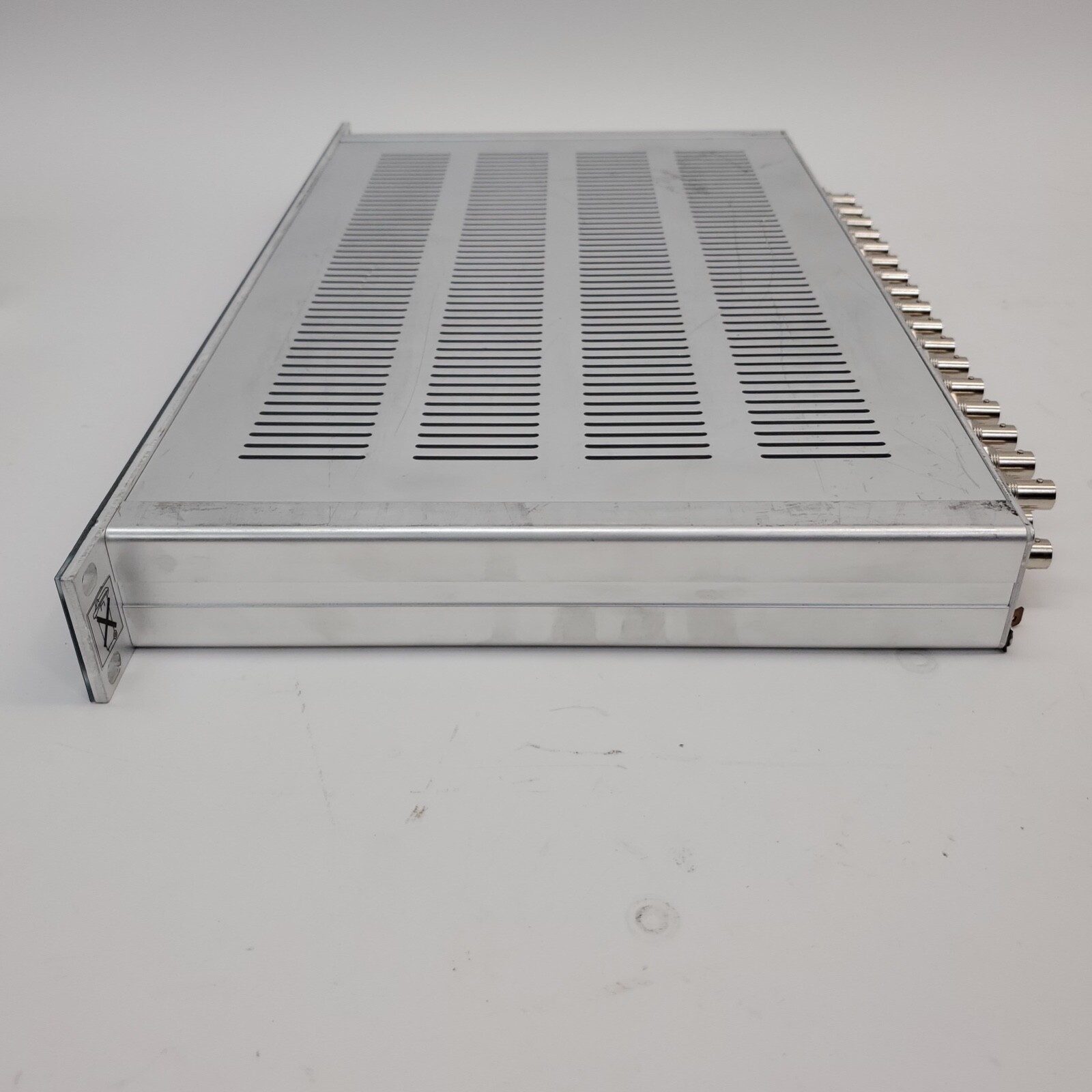 Network VikinX VD1616 Serial Digital Video Router NO PSU