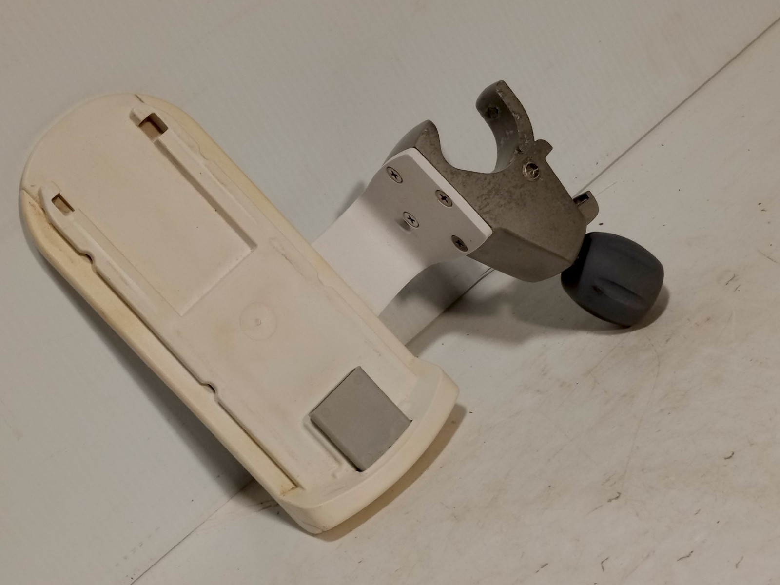GE Healthcare 2030340-001 PDM Bedside Dock bedrail clamp mount as shown