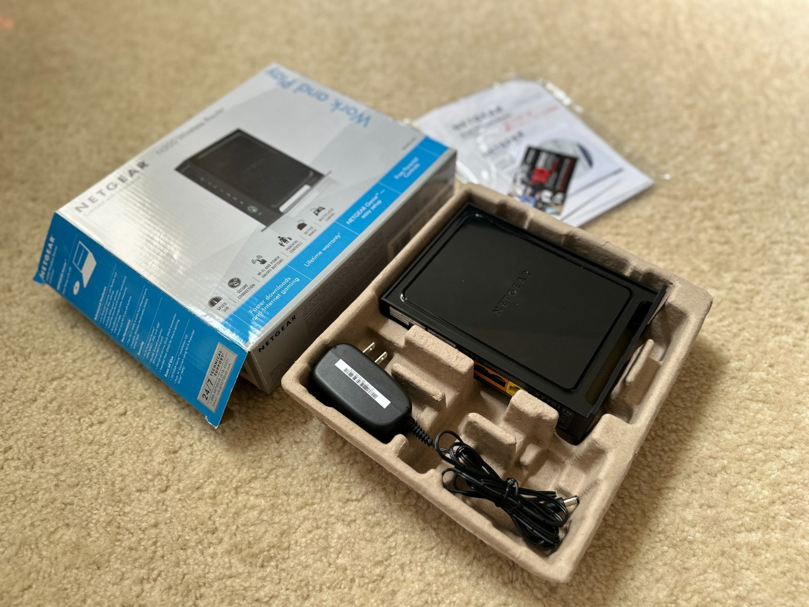 NETGEAR N300 WiFi ROUTER, In Box.