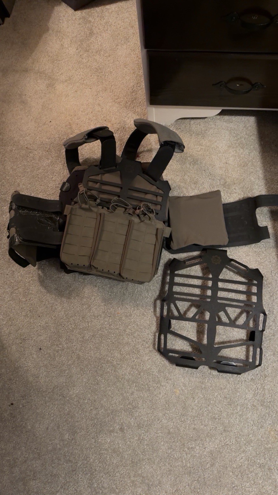 Very Rare Black S&S Precision UKSF Plateframe With Pouches Plate Carrier