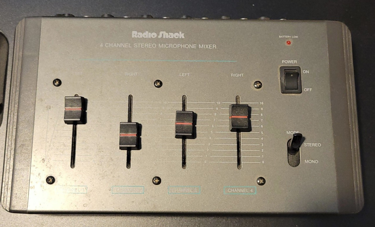 Stereo Microphone Mixer 4-channel  Radio Shack 32-1106