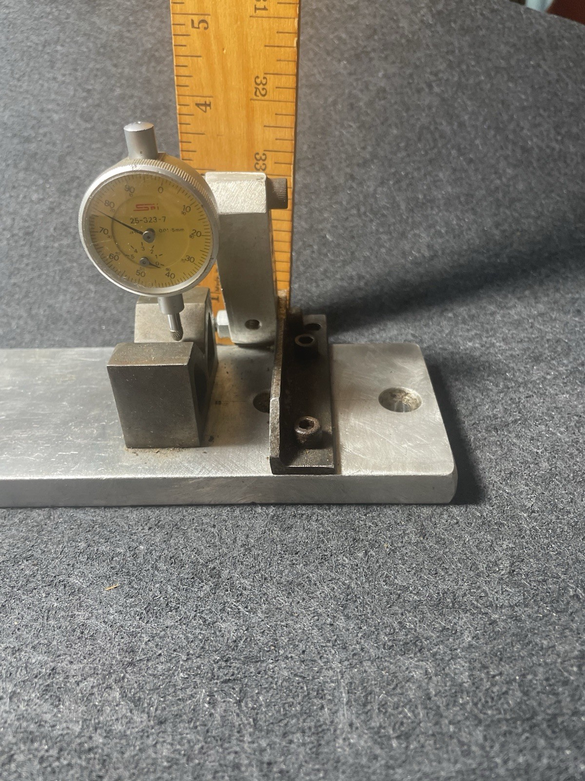 Swiss Precision Instruments SPI Dial Indicator 25-323-7 Metal base & 2 v-blocks