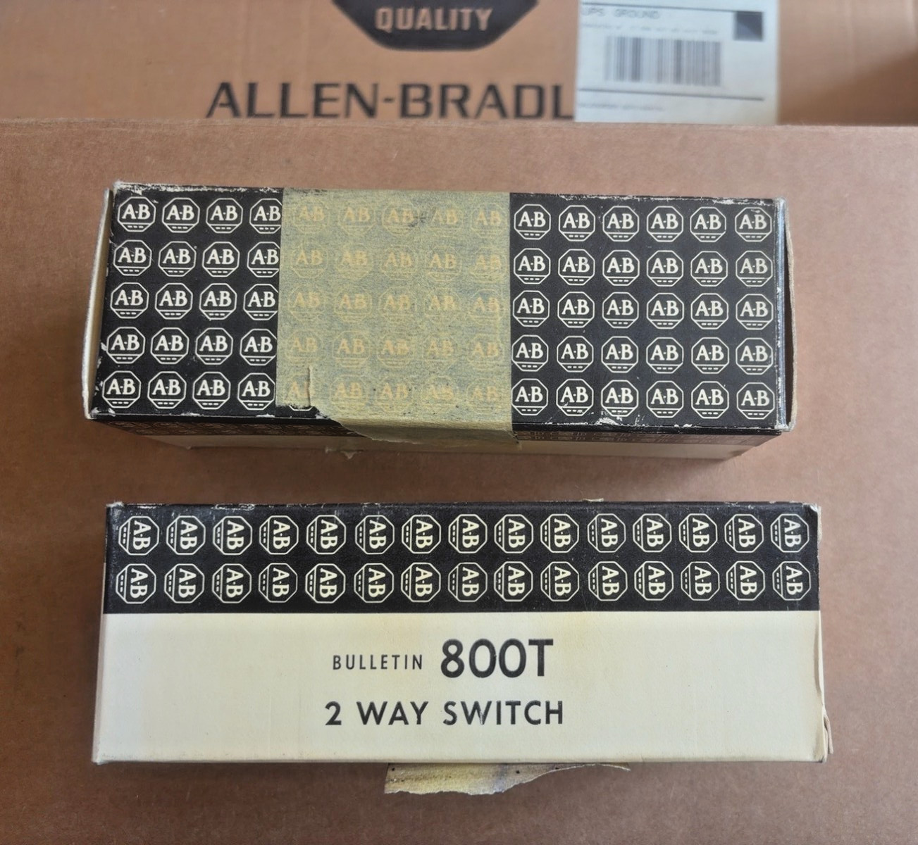Allen-Bradley 800T-T2MB34 2 Position Maintained Selector Switch Series A NOS