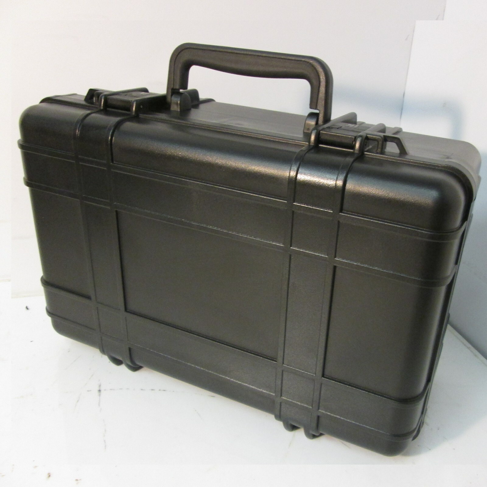 Underwater Kinetics Hard Case 821 Ultracase 22x15x9 UK Watertight New Old Stock