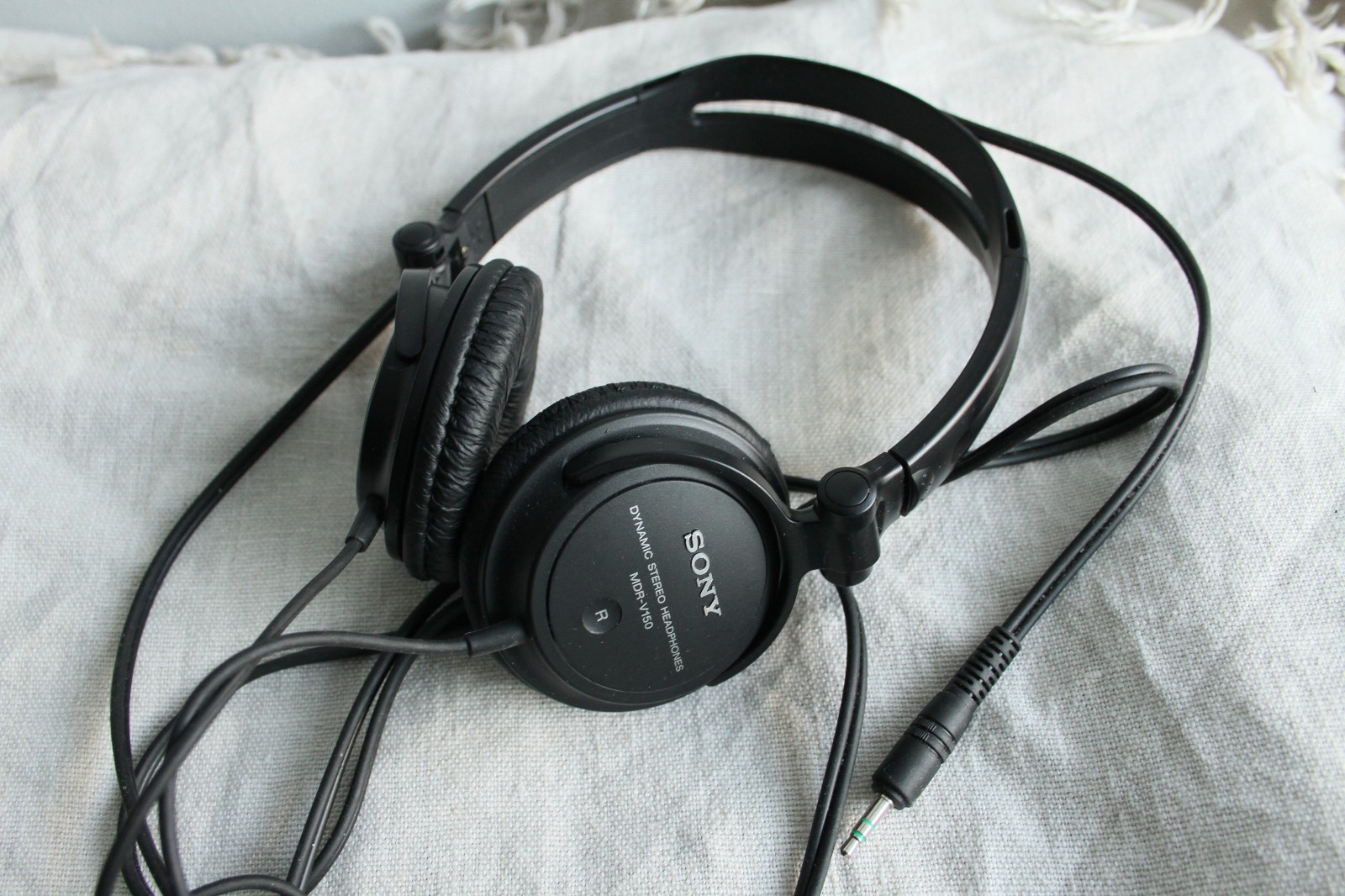 Genuine Sony Studio Monitor Headphones MDR-V150 Stereo Headset