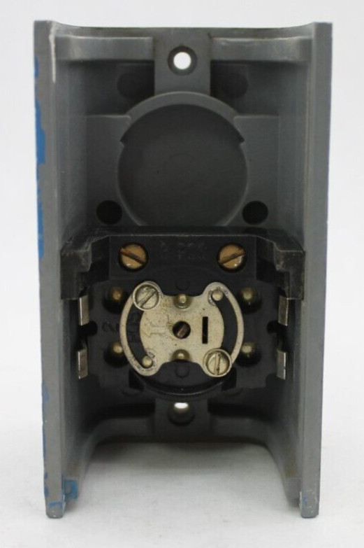 Allen-Bradley 800S-R3SX Selector Switch Station