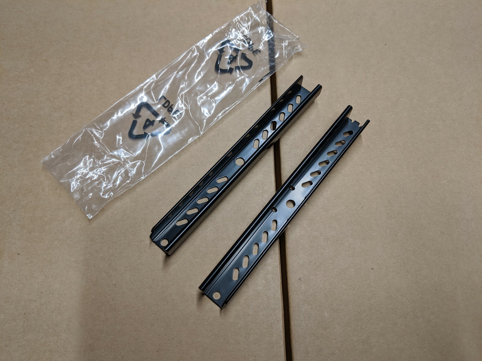 HPE Aruba AP-MNT-B AP Type B 15/16"  Mount R3J16A for AP- 505 515 535 555 6xx
