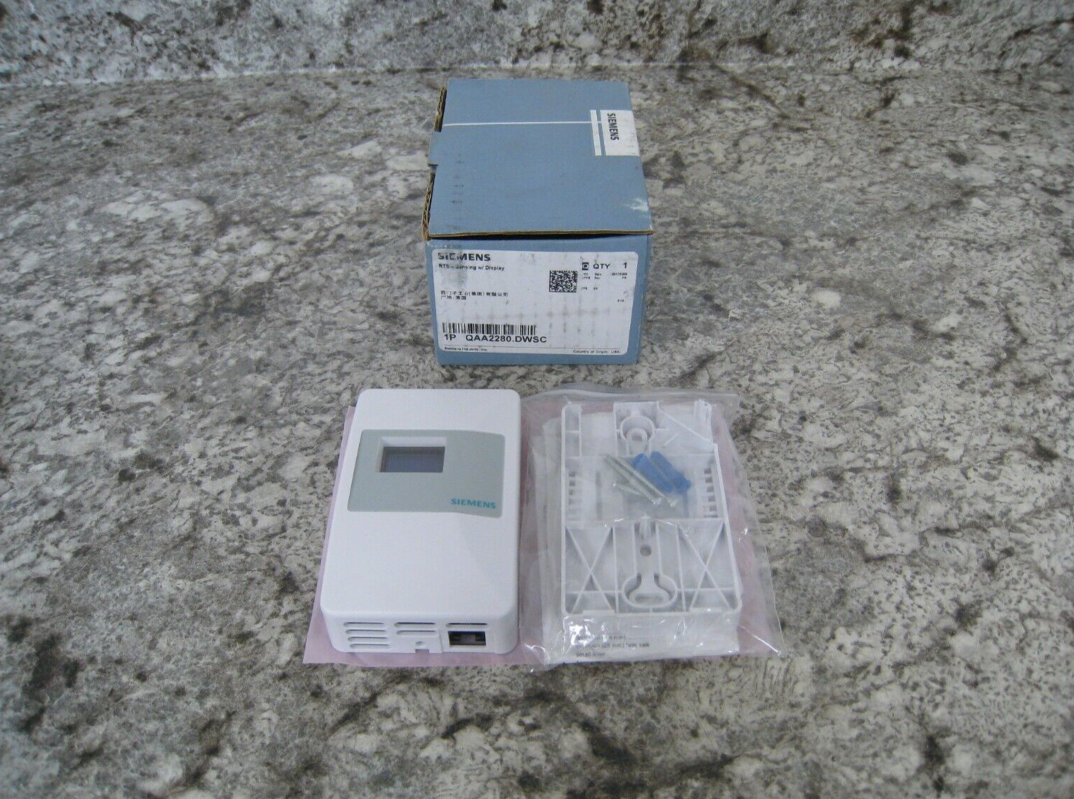 New Siemens QAA2280.DWSC RTS Sensing w/ Display Room Temperature Sensor