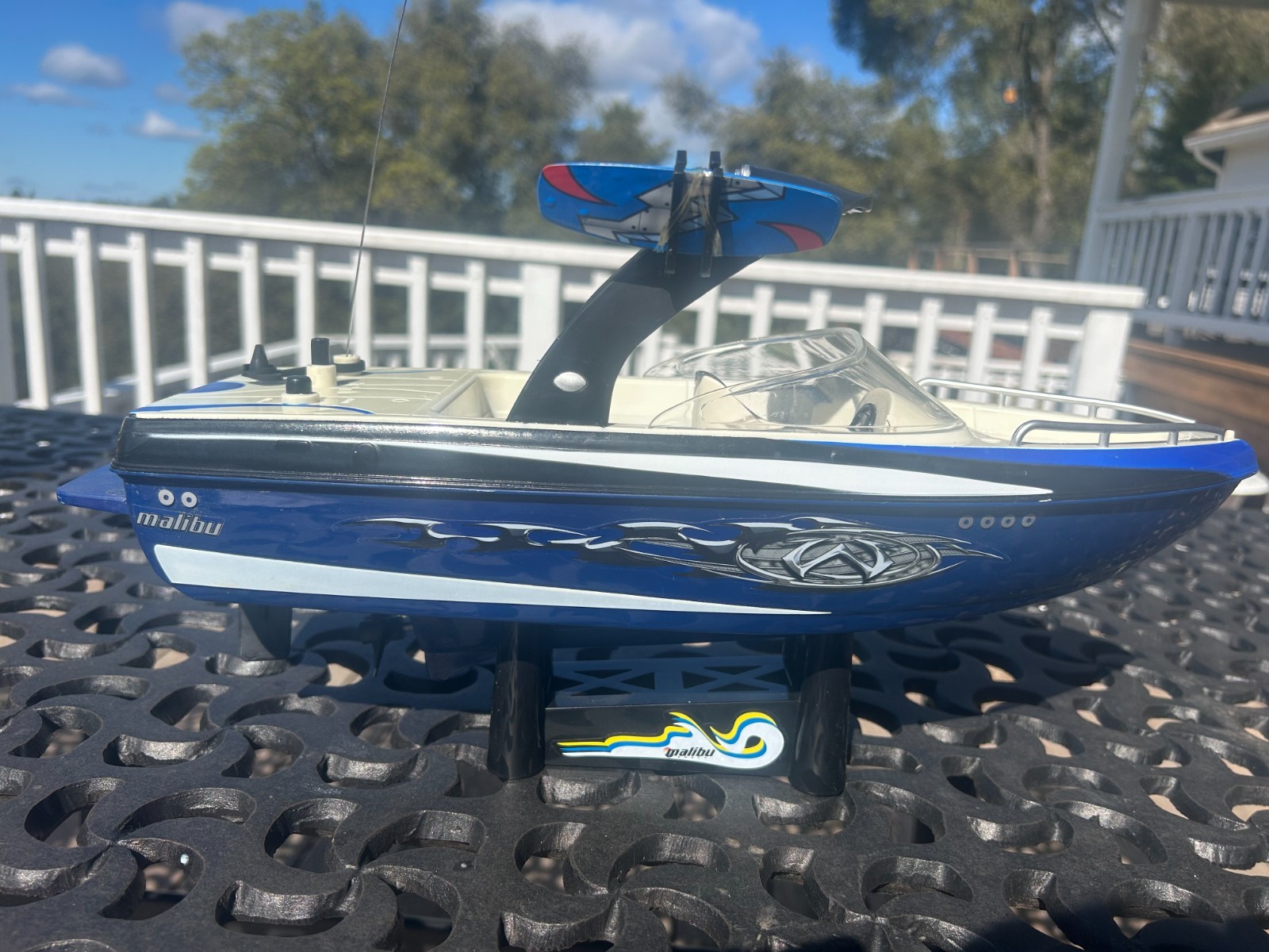FULL FUNCTION 2006 MALIBU WAKESETTER, RC BOAT With Box, Instructions, and Stand