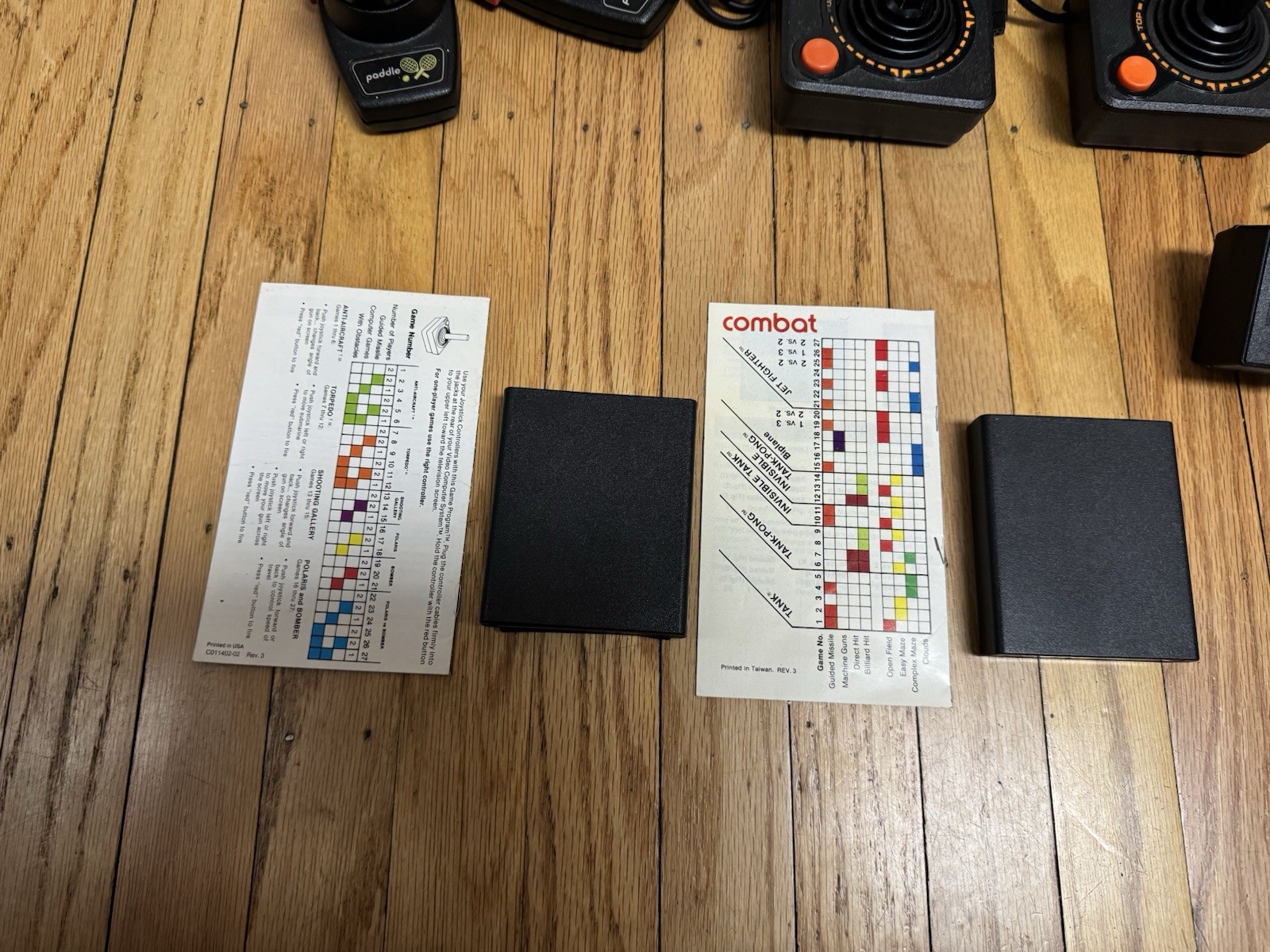 Vtg Atari 2600 System Console Manual Inserts Games Joystick Paddles Power WORKS